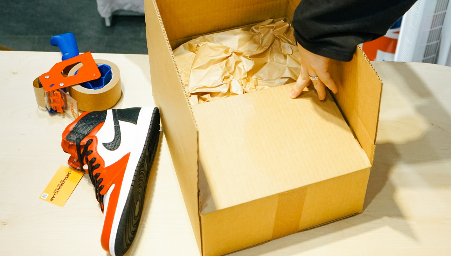 How Sneakershyllan Works: From Buy-In to Sale Authenticated Second-Hand Sneakers & Streetwear