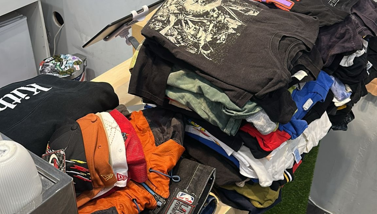 Sell Streetwear: Sneakershyllan Buys Directly from You