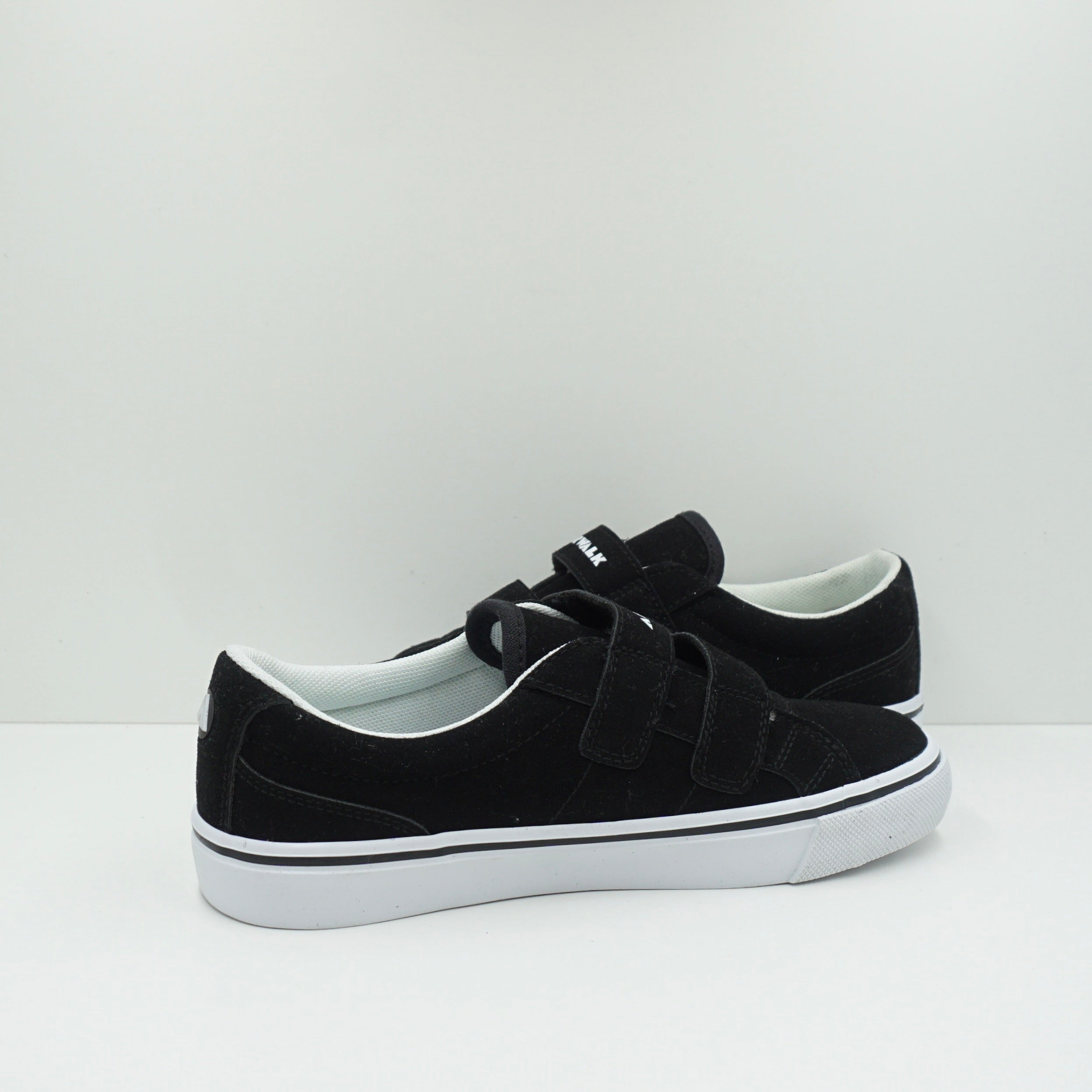 Airwalk Low Velcro Strap (GS)