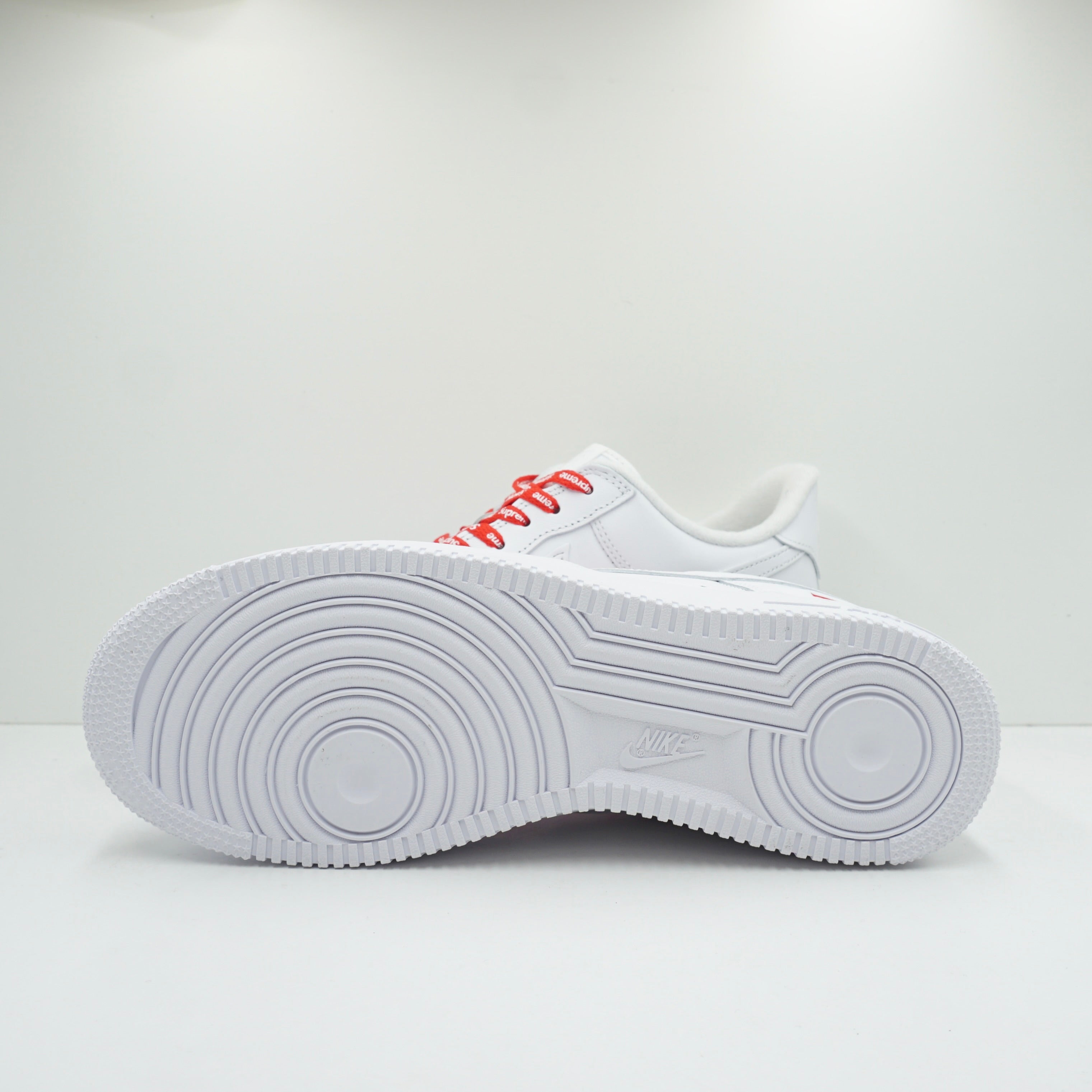 Nike Air Force 1 Low Supreme White