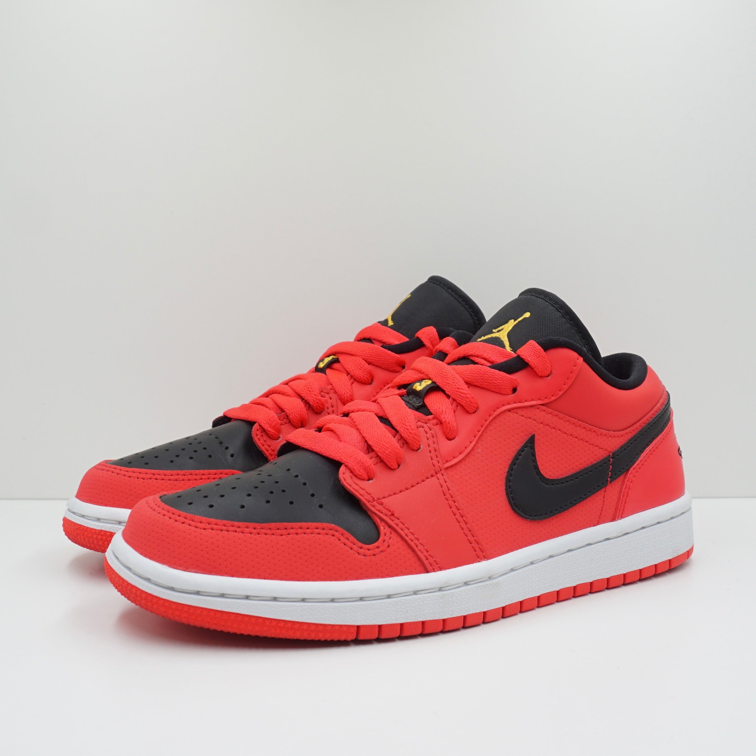 Jordan 1 Low Siren Red (W)