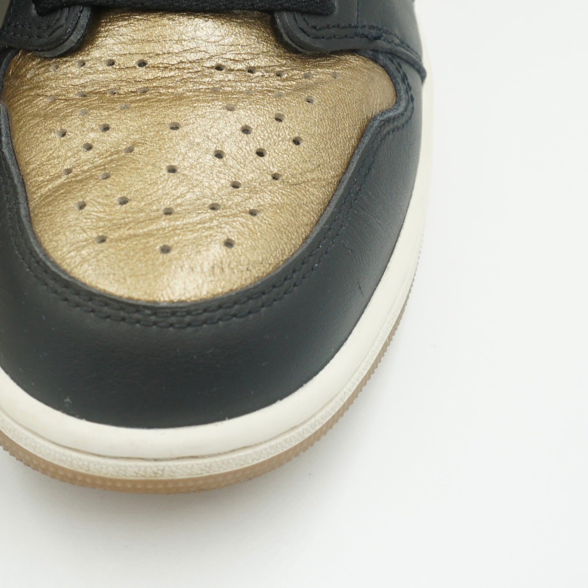 Jordan 1 Retro High OG Black Metallic Gold
