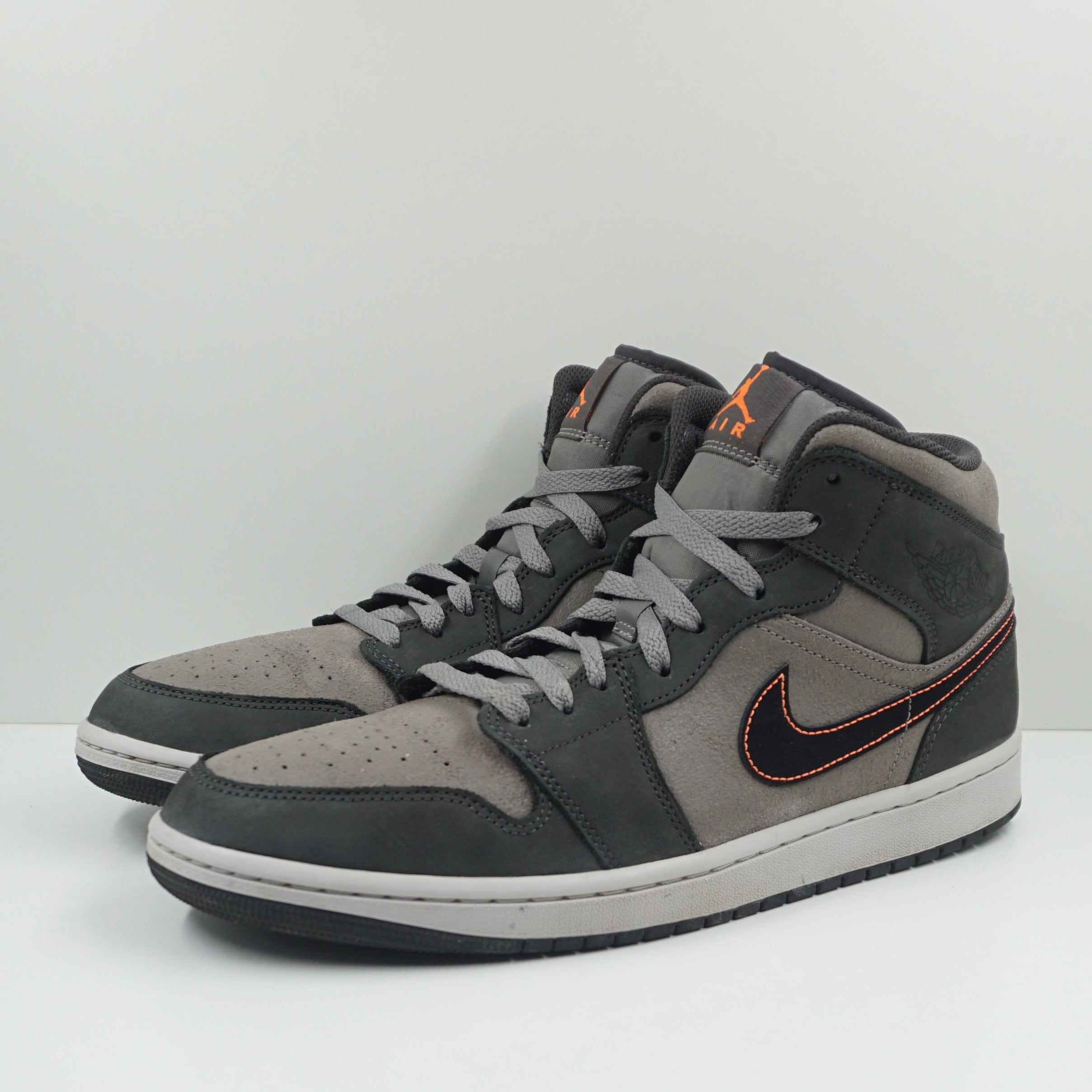 Jordan 1 Mid SE Night Stadium