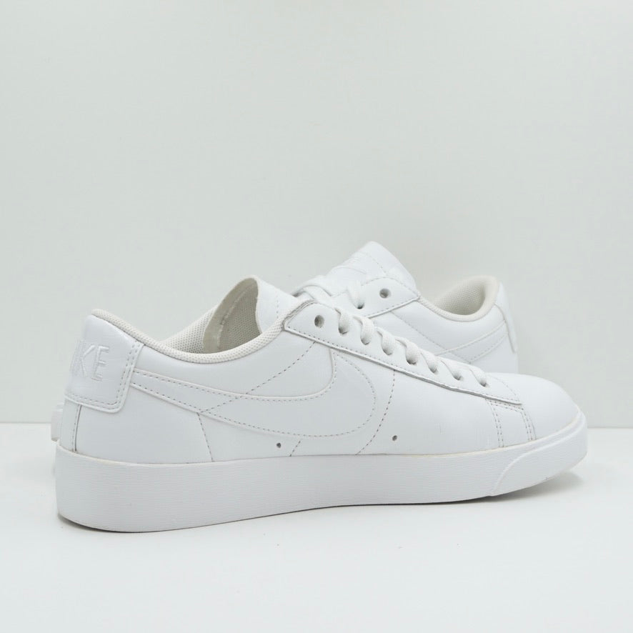 Nike Blazer Low Triple White (W)