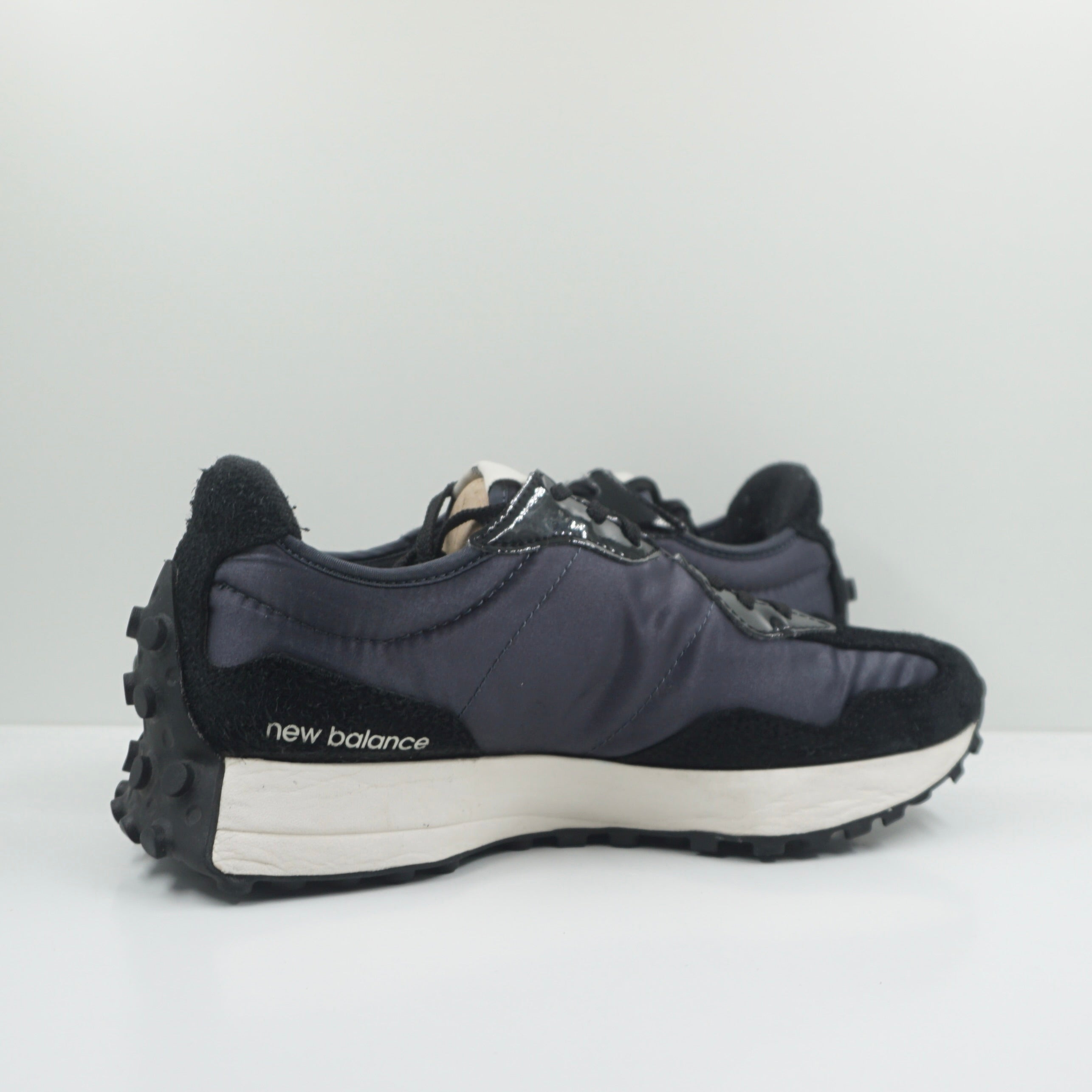 New Balance 327 Black Grey (W)