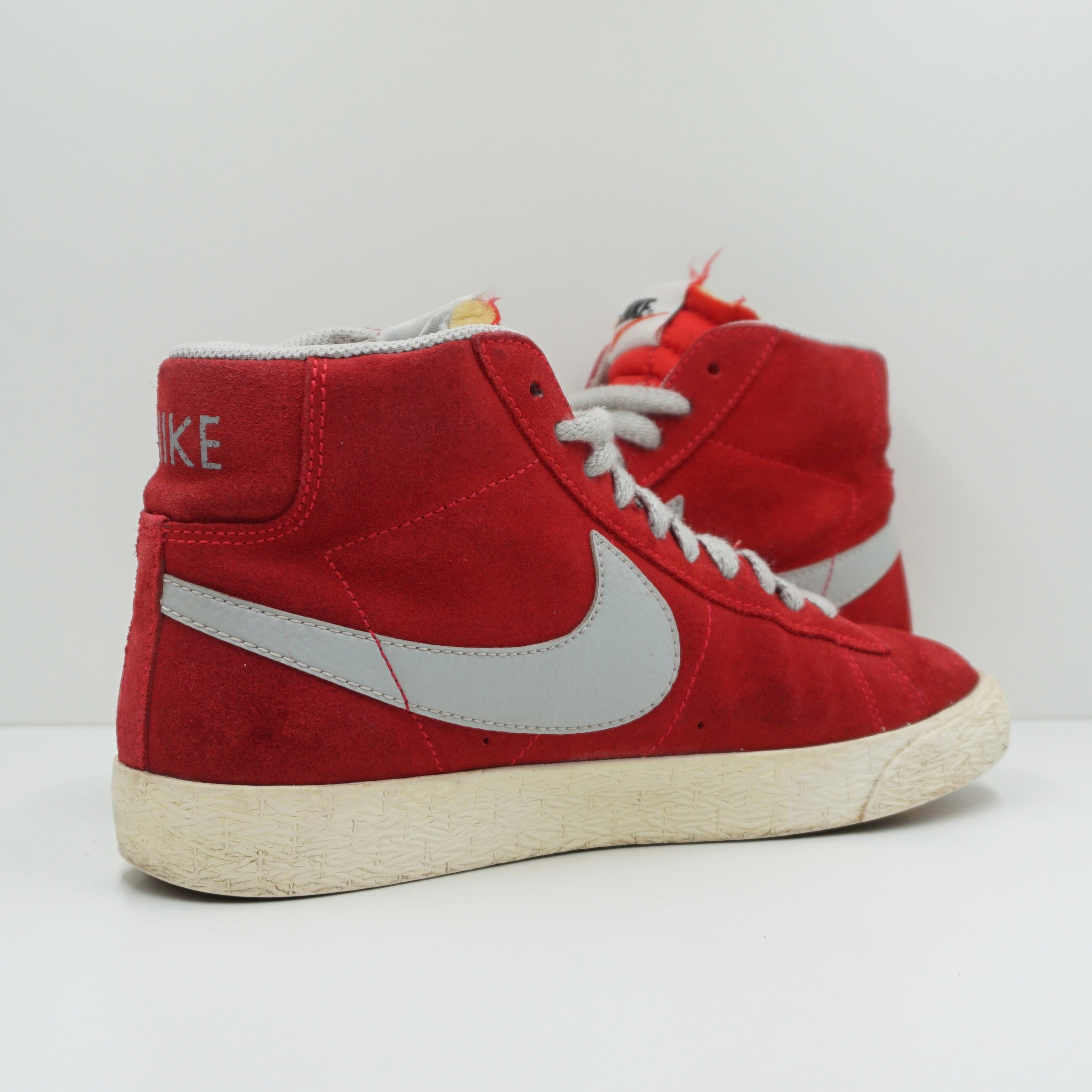 Nike Blazer Mid PRM VNTG Hyper Red Strata Grey
