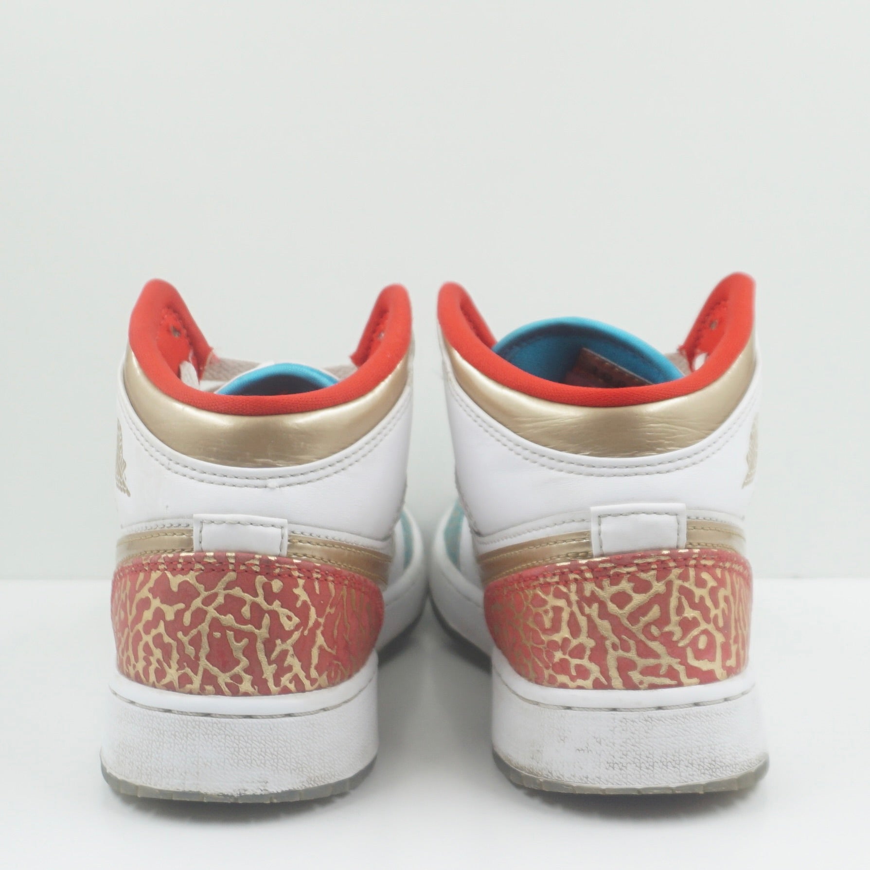 Jordan 1 Mid Sneaker School NC to Chicago (GS)