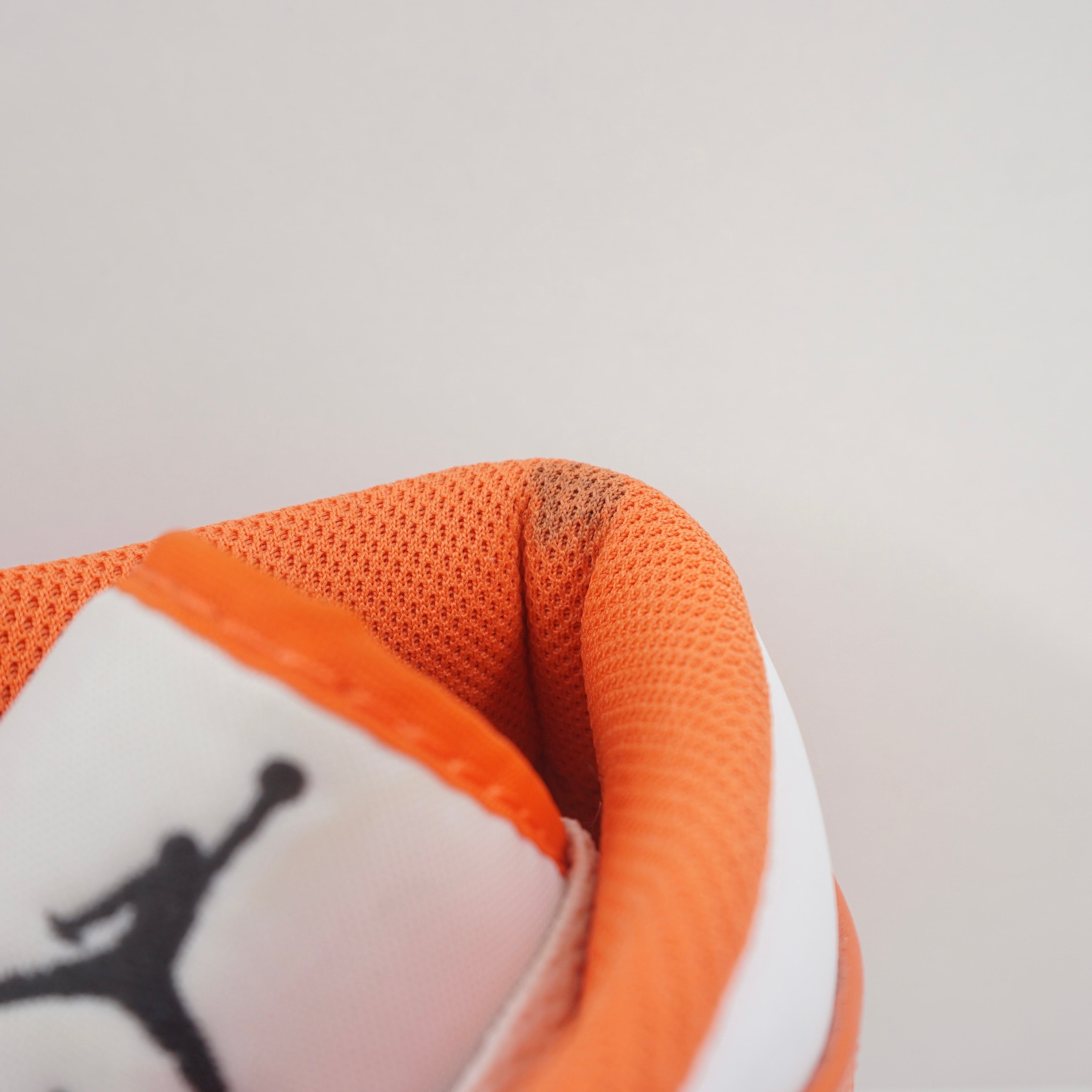 Jordan 1 Mid Metallic Orange