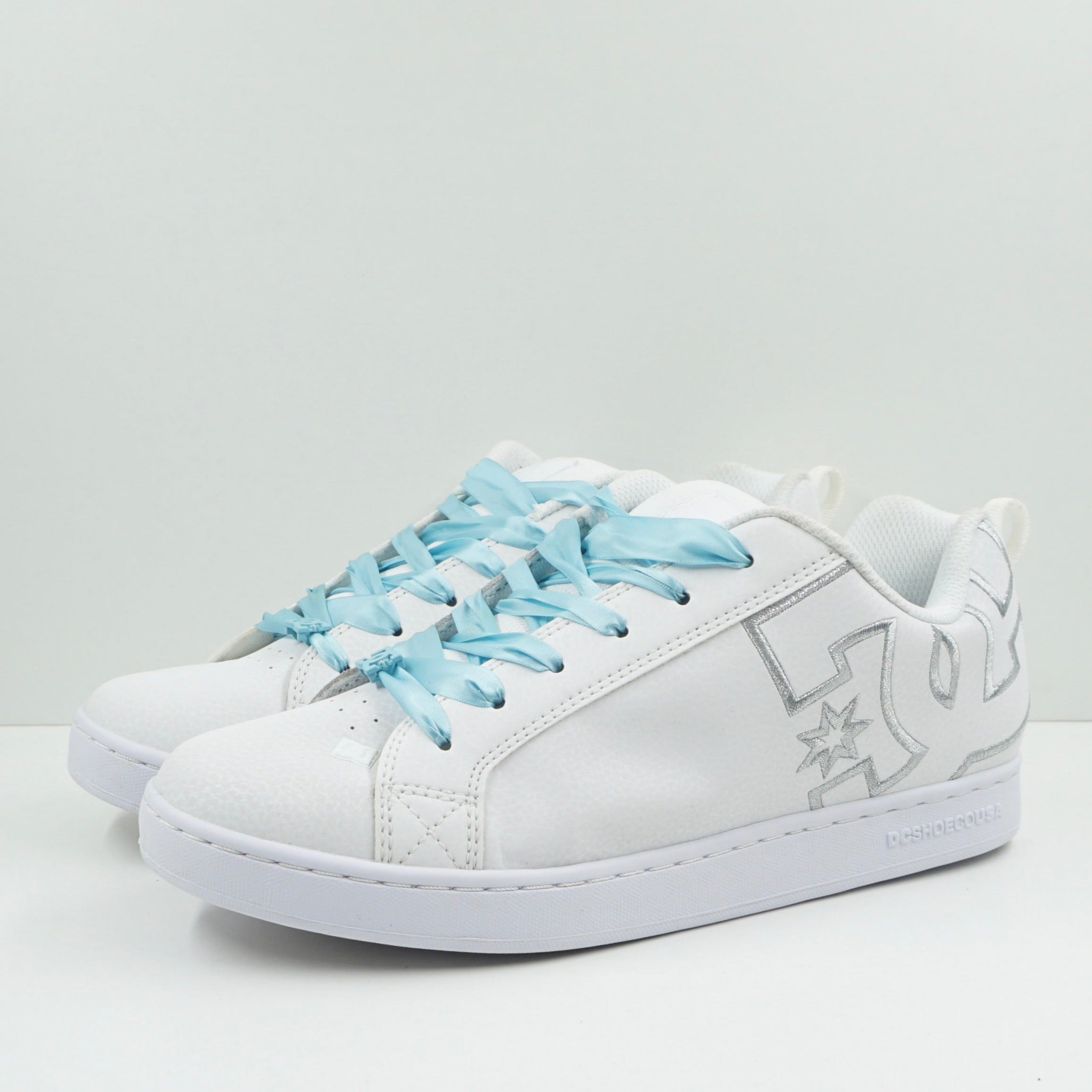 DC Court Graffik White Smooth (W)