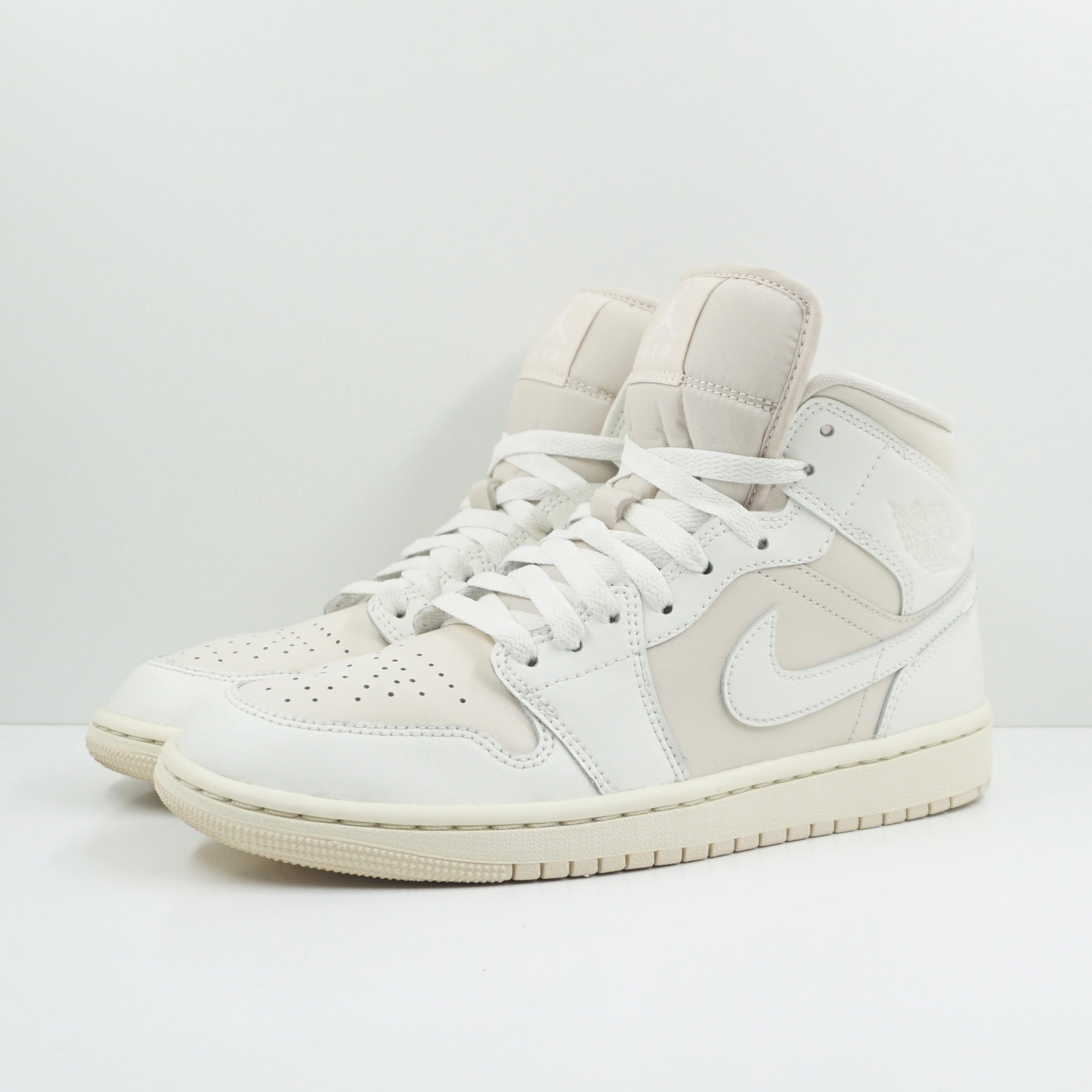 Jordan 1 Mid Legend Light Brown (W)