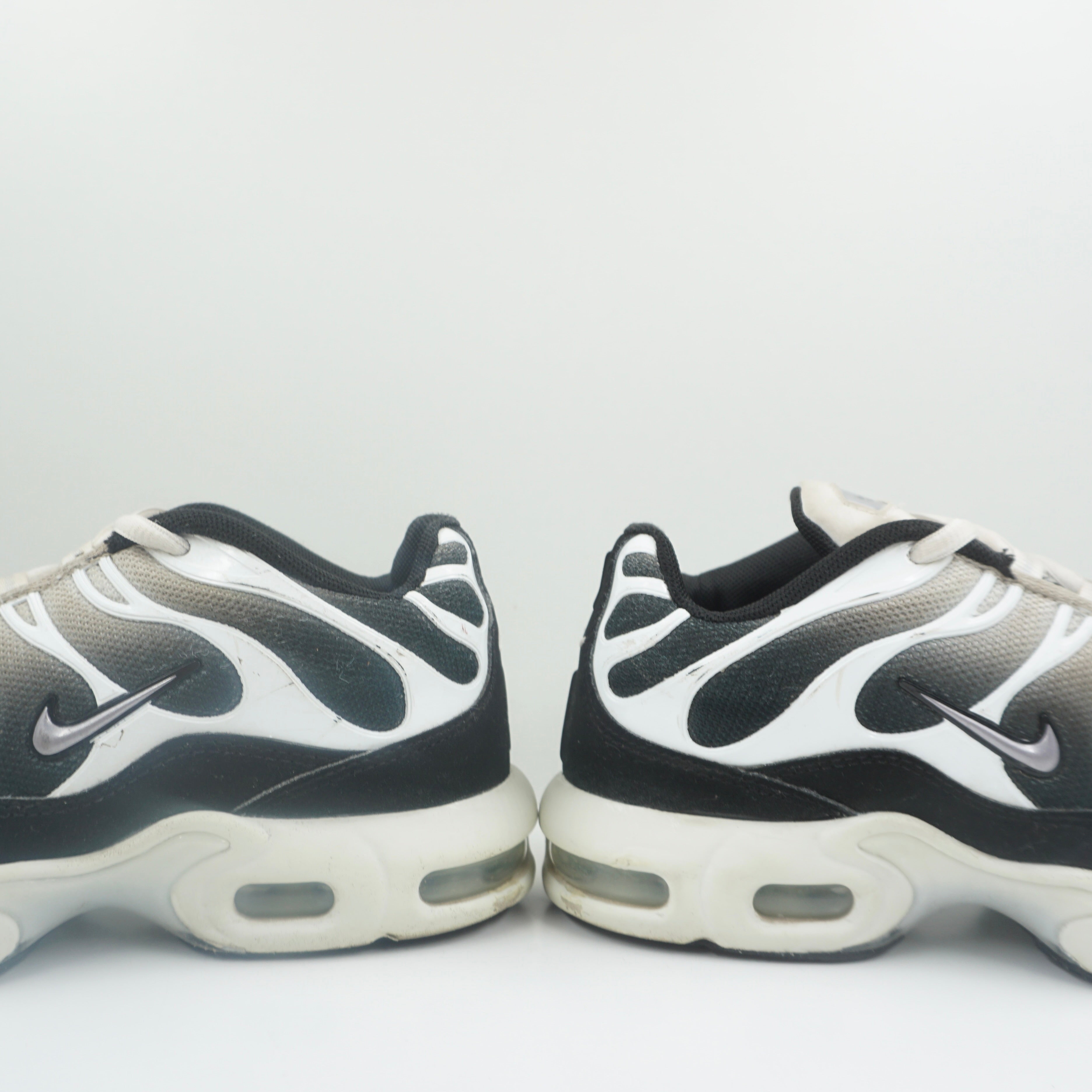 Nike Air Max PlusBlack White Sail Metallic Cool Grey (PS)