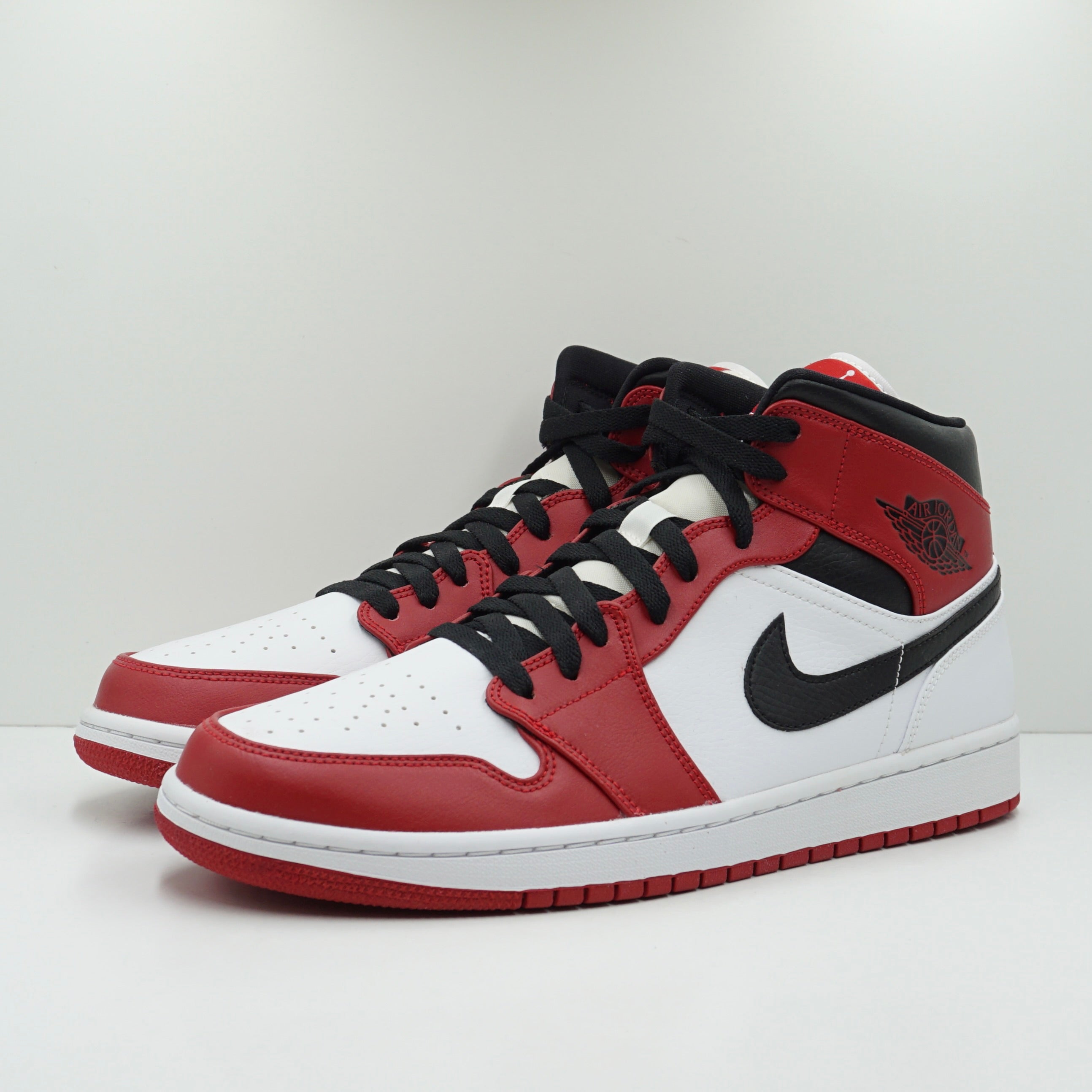 Jordan 1 Mid Chicago (2020)
