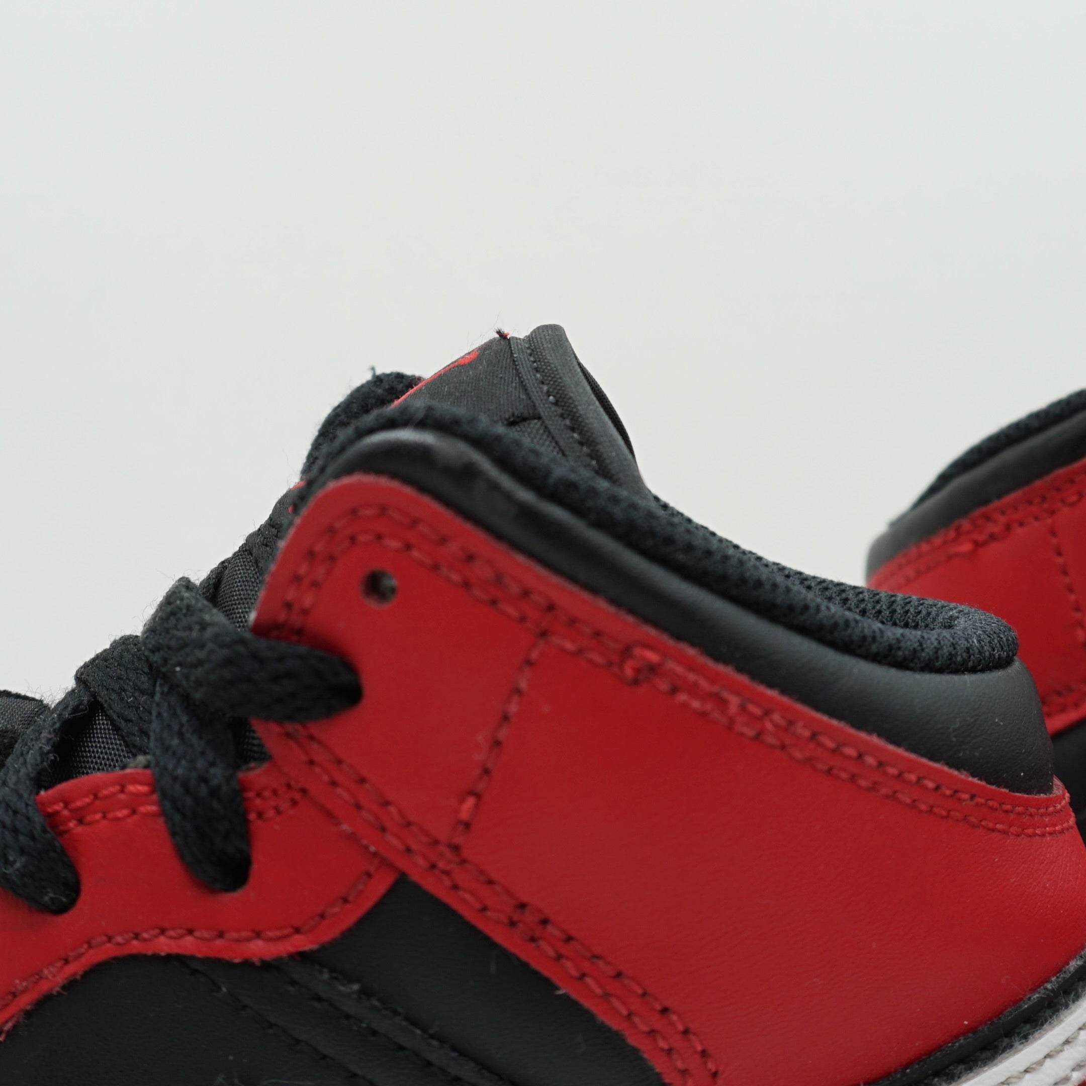 Jordan 1 Mid Red Black White (GS)