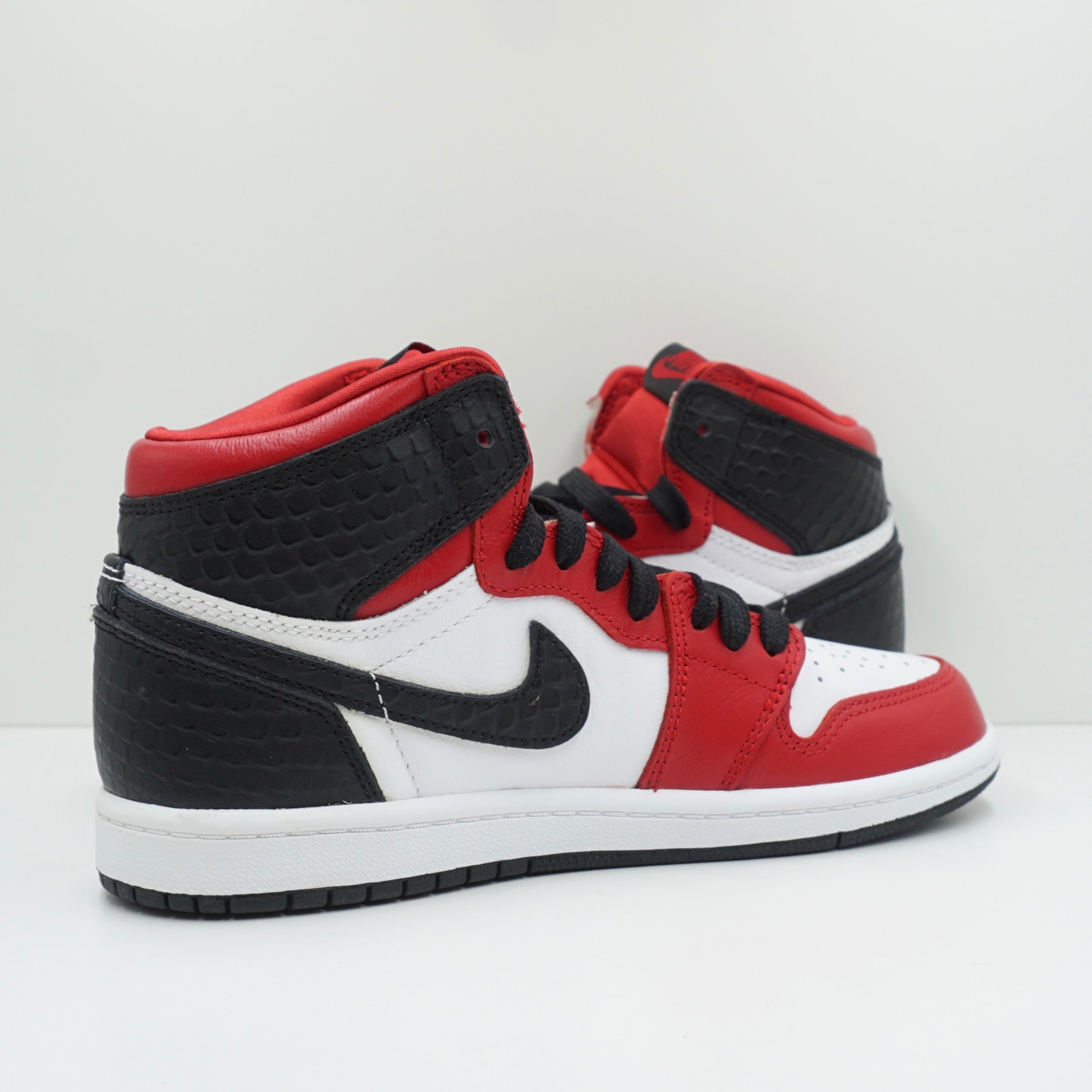 Jordan 1 Retro High Satin Snake Chicago (PS)