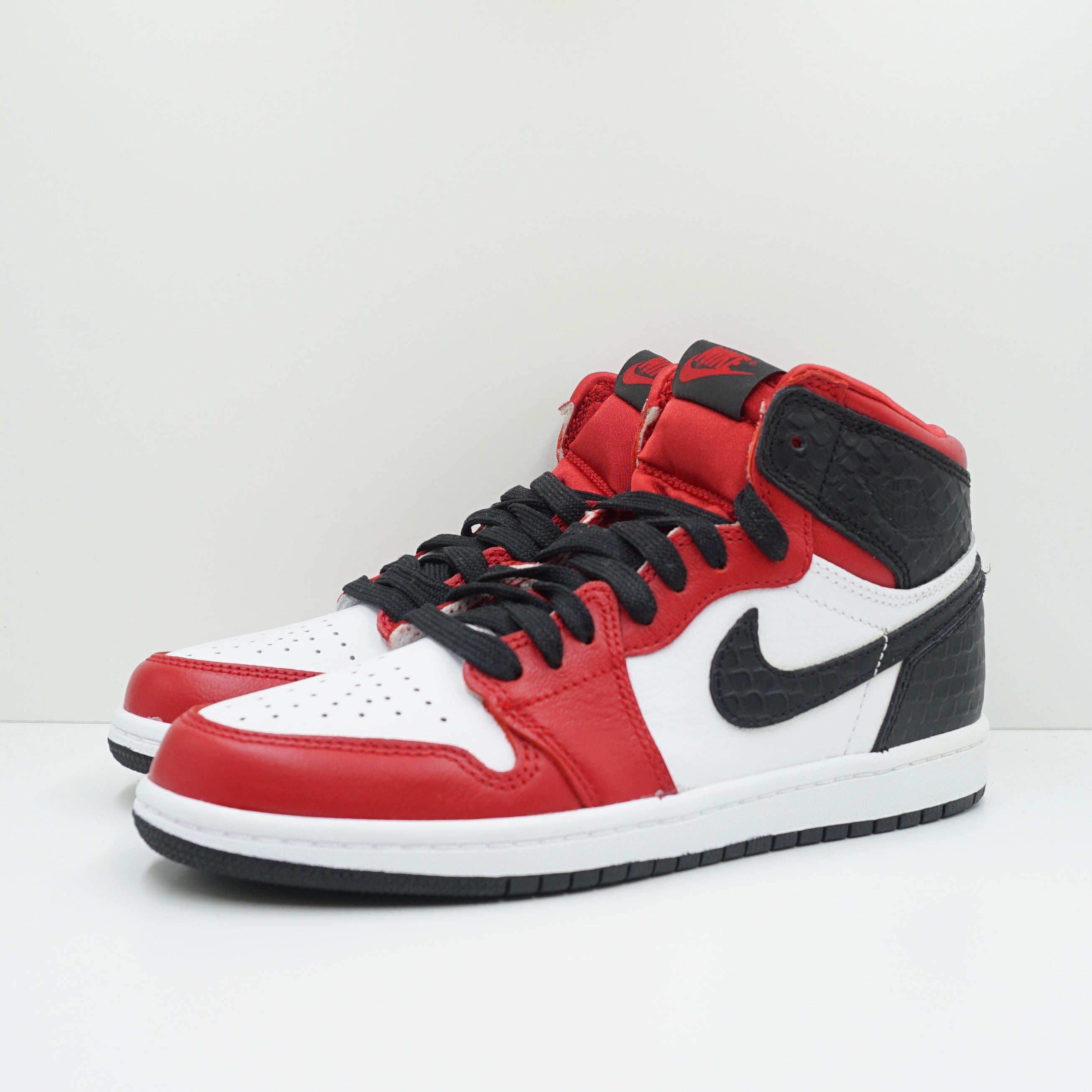 Jordan 1 Retro High Satin Snake Chicago (PS)