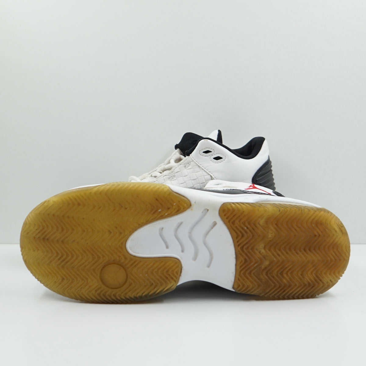 Jordan Max Aura 2 White Black Gym Red