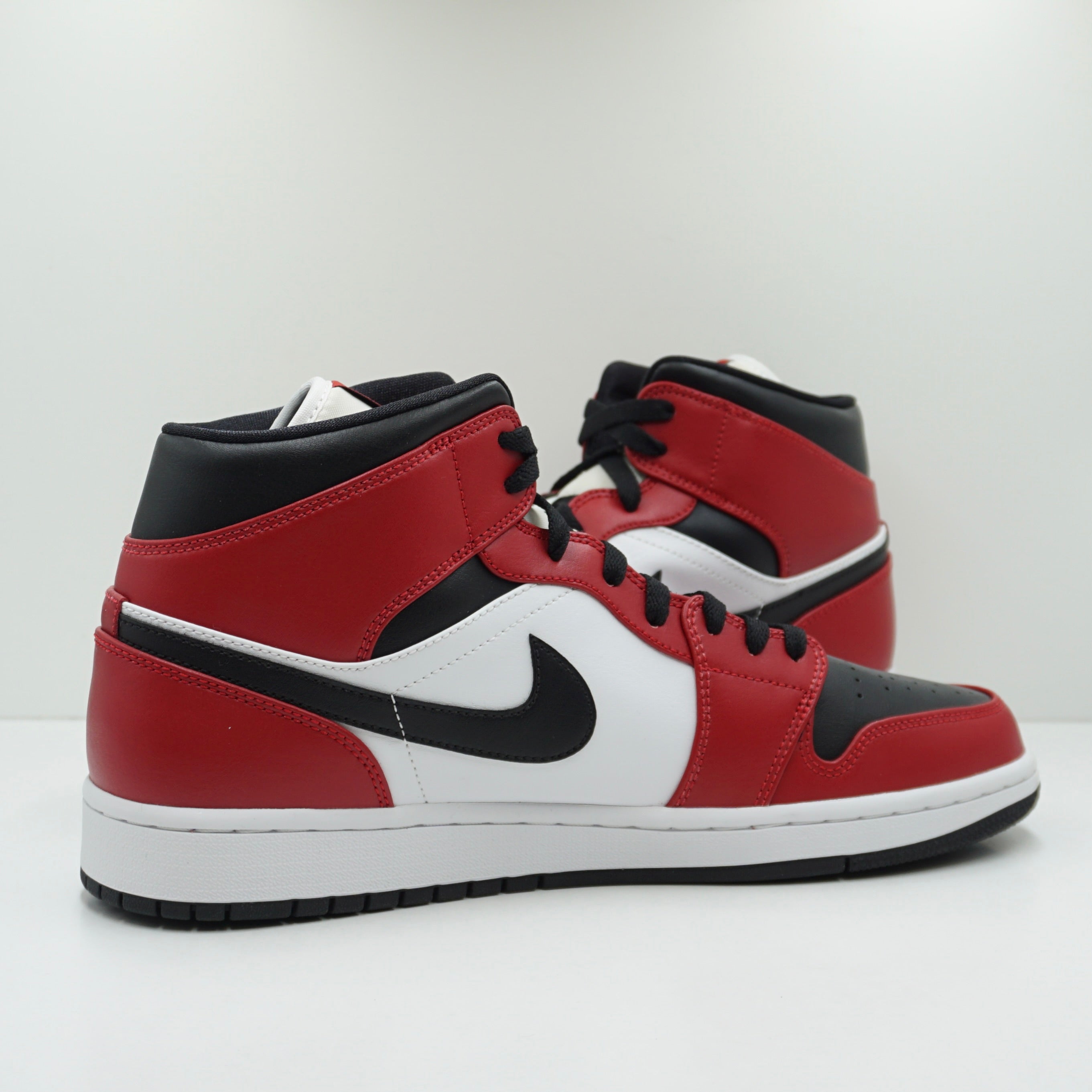 Jordan 1 Mid Chicago Toe