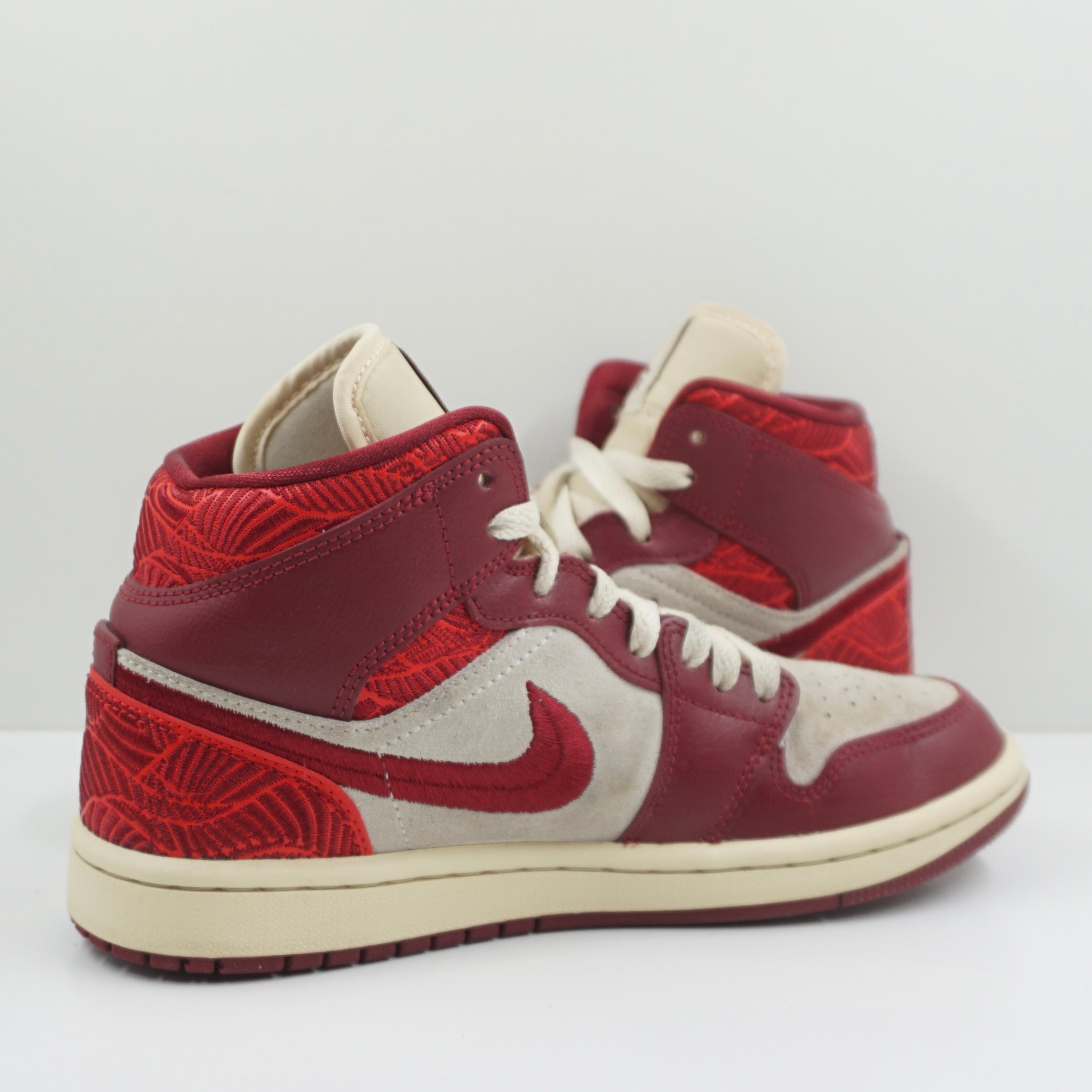 Jordan 1 Mid SE Tiki Leaf Team Red (W)