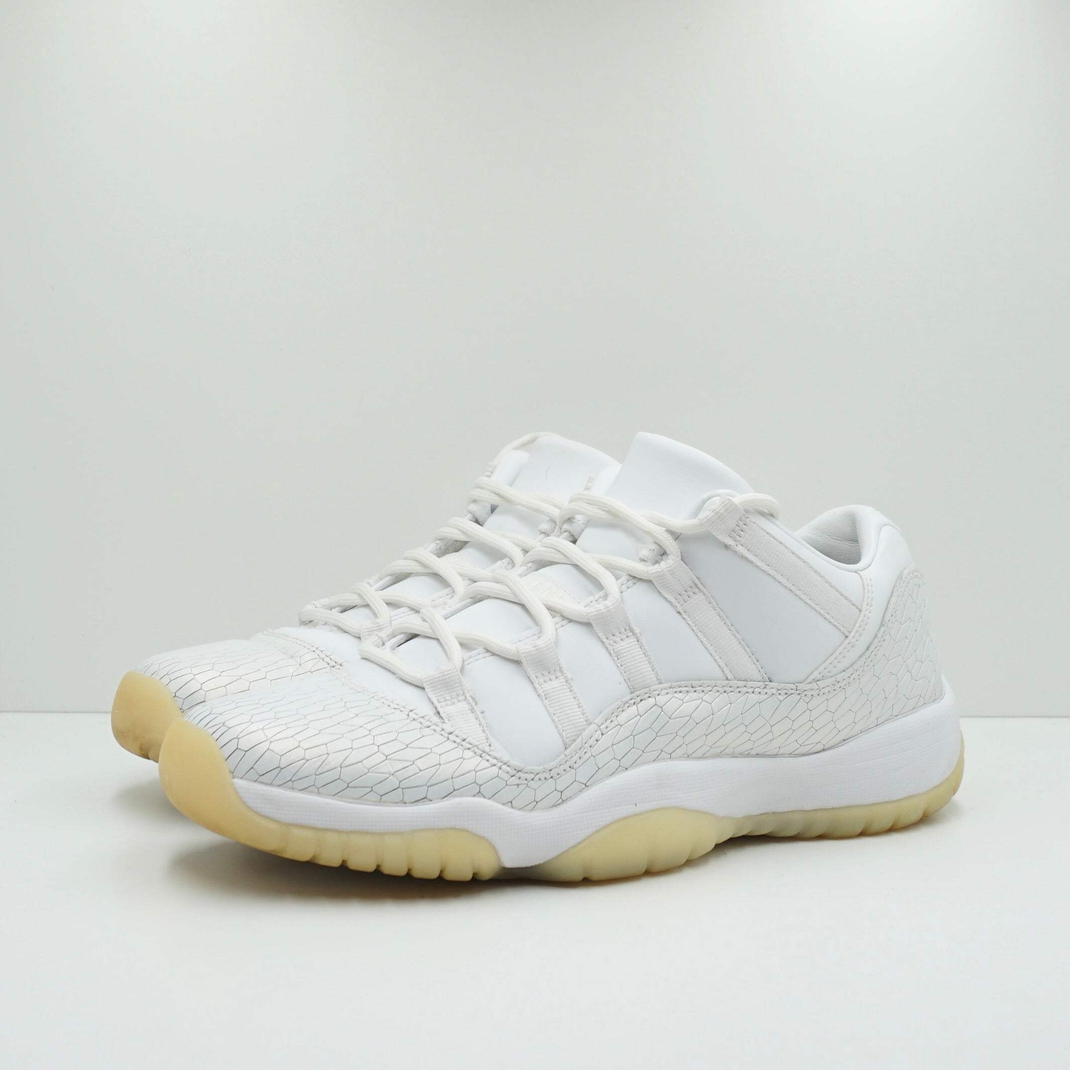 Jordan 11 Retro Low Heiress Pure Platinum (GS)