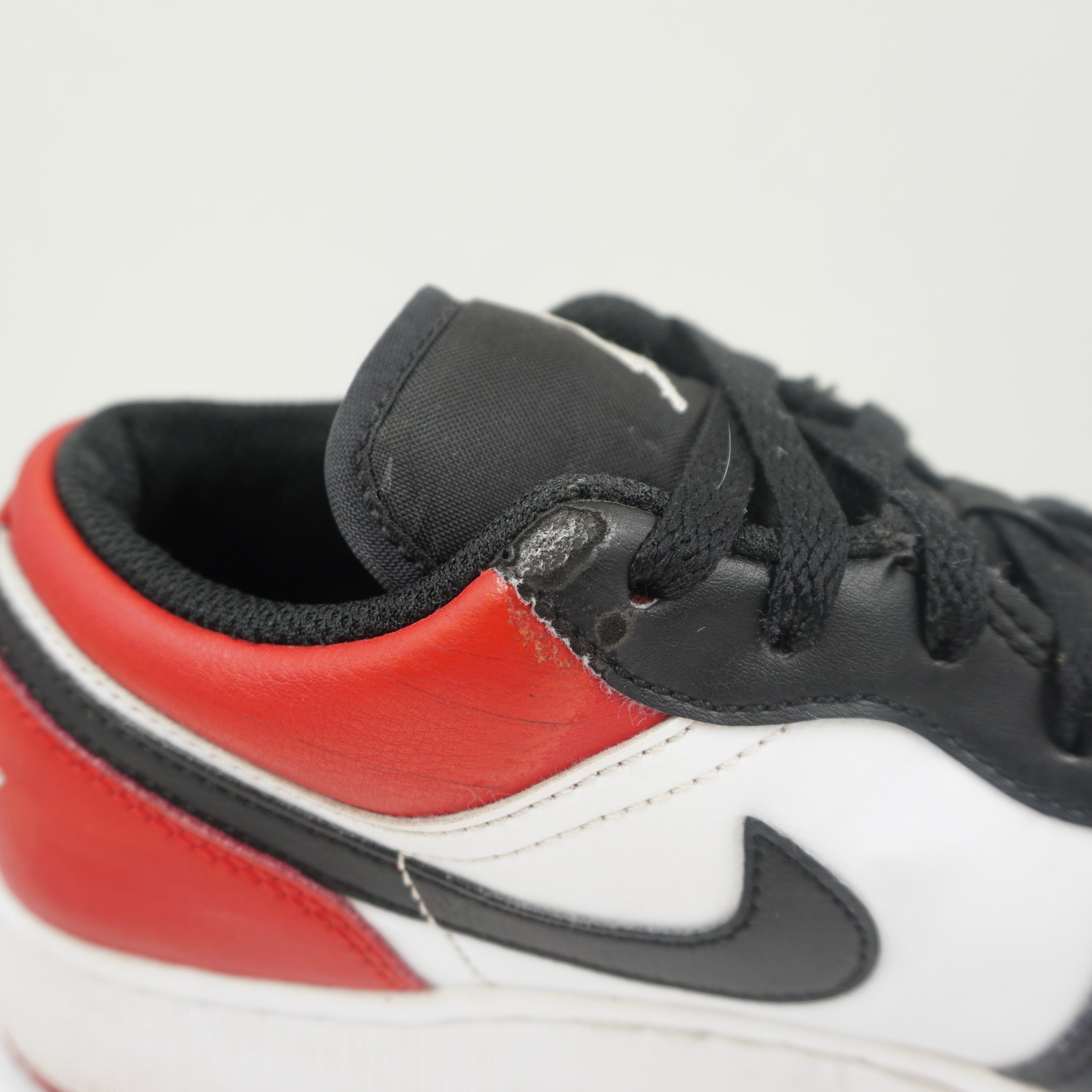 Jordan 1 Low Bred Toe (GS)