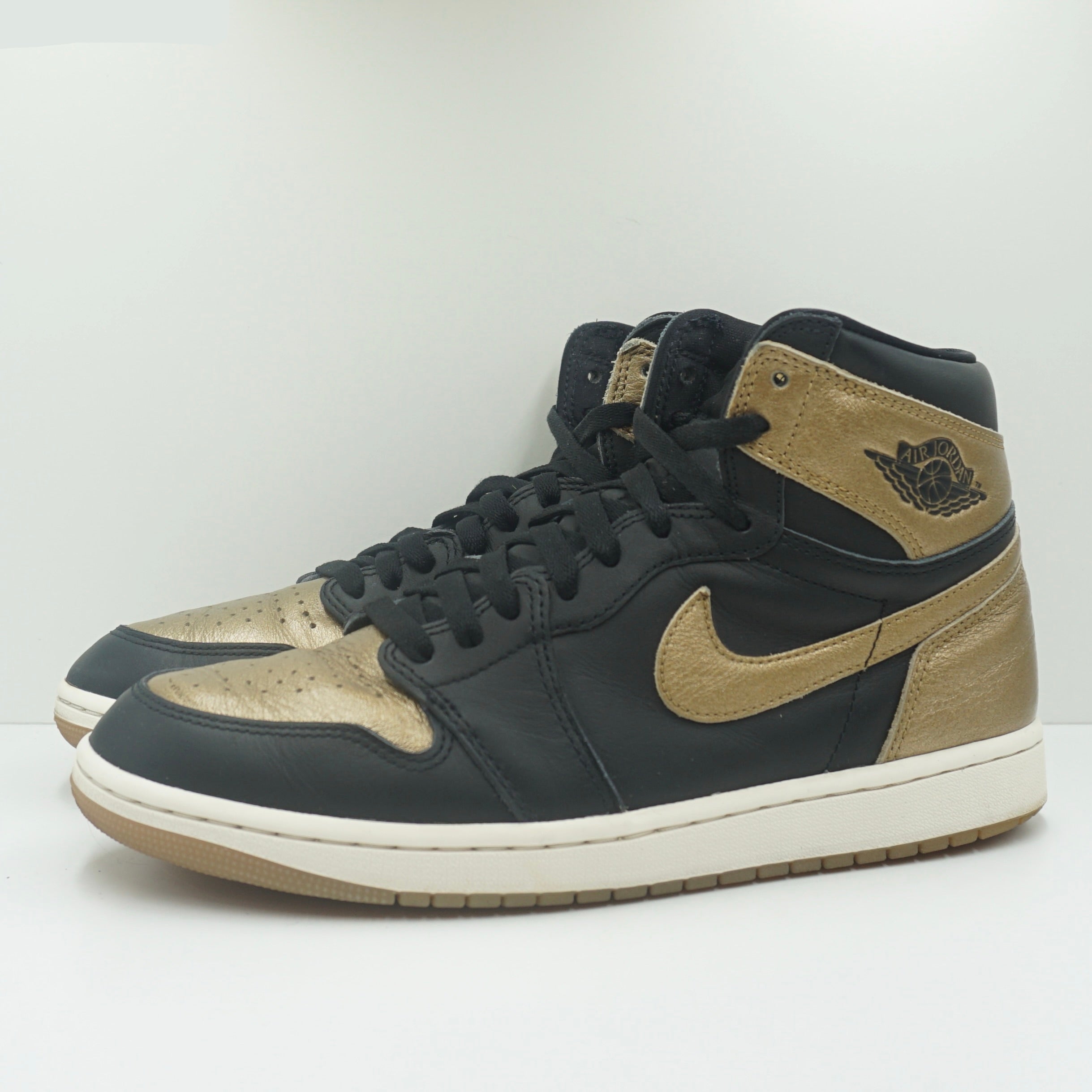 Jordan 1 Retro High OG Black Metallic Gold