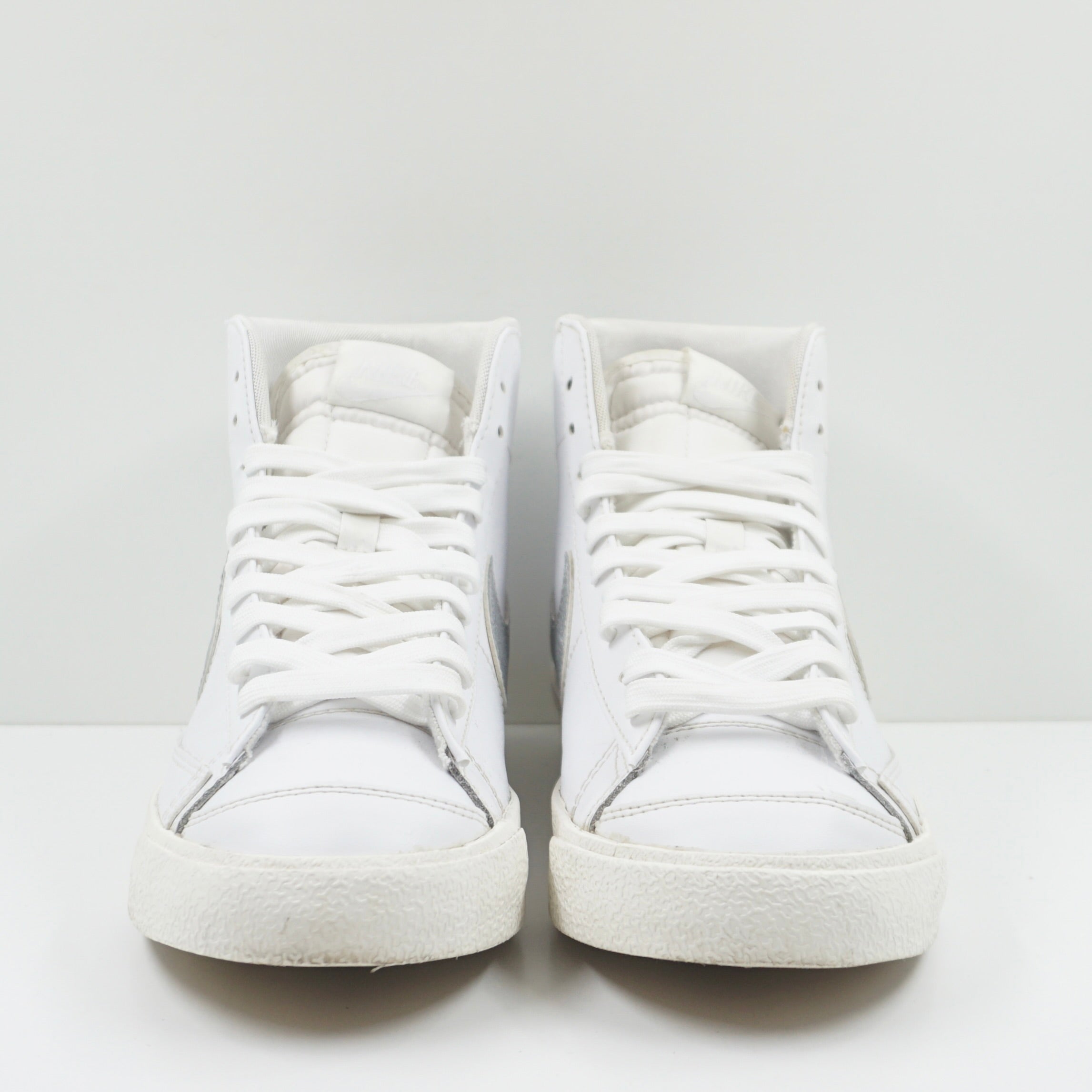 Nike Blazer Mid 77 Essential White Metallic Silver (W)