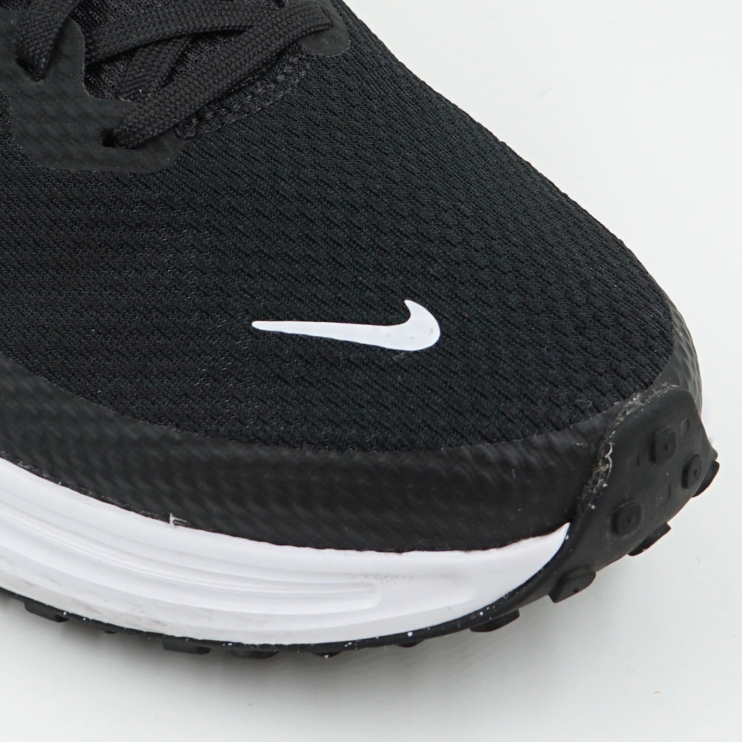 Nike Revolution 8 Black White