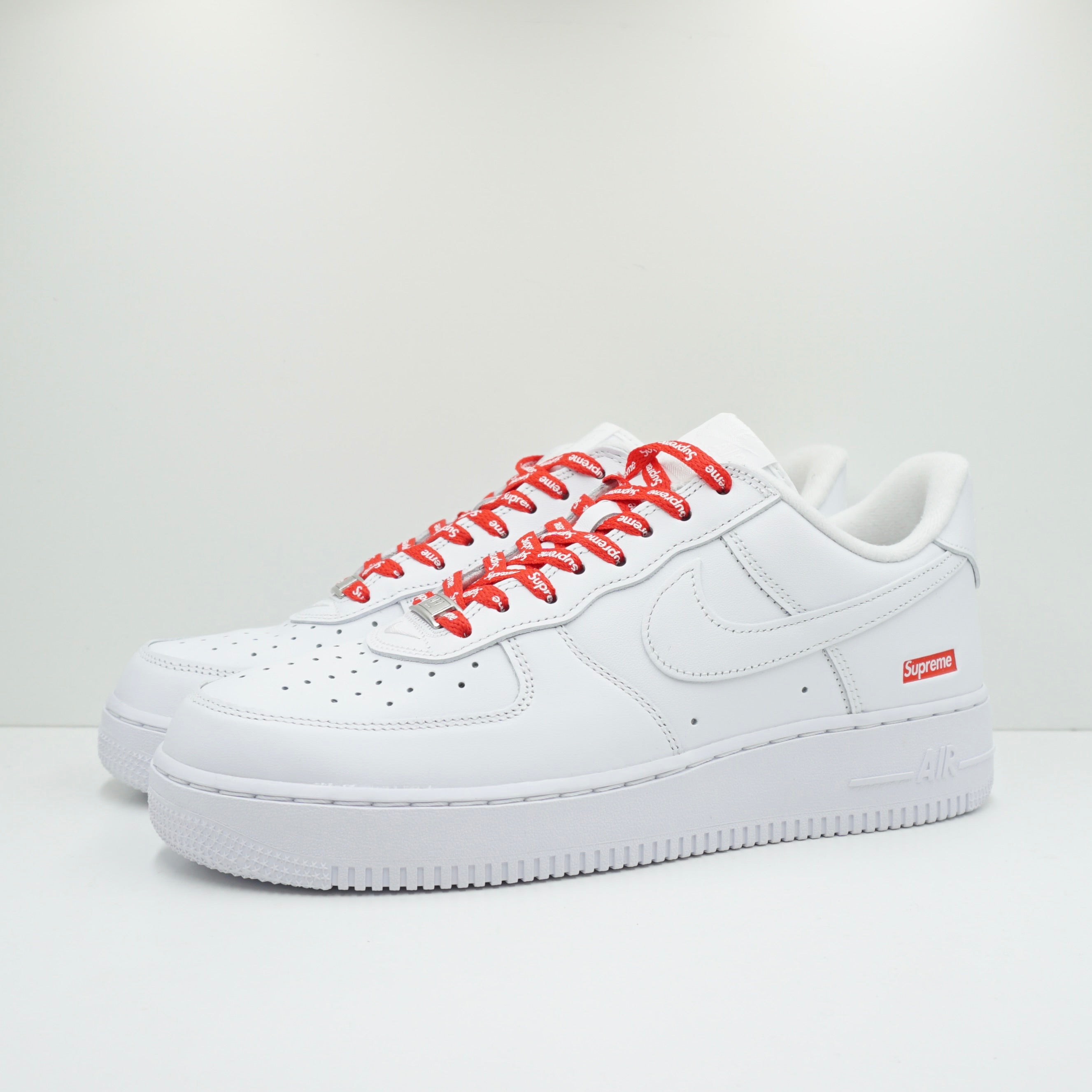 Nike Air Force 1 Low Supreme White