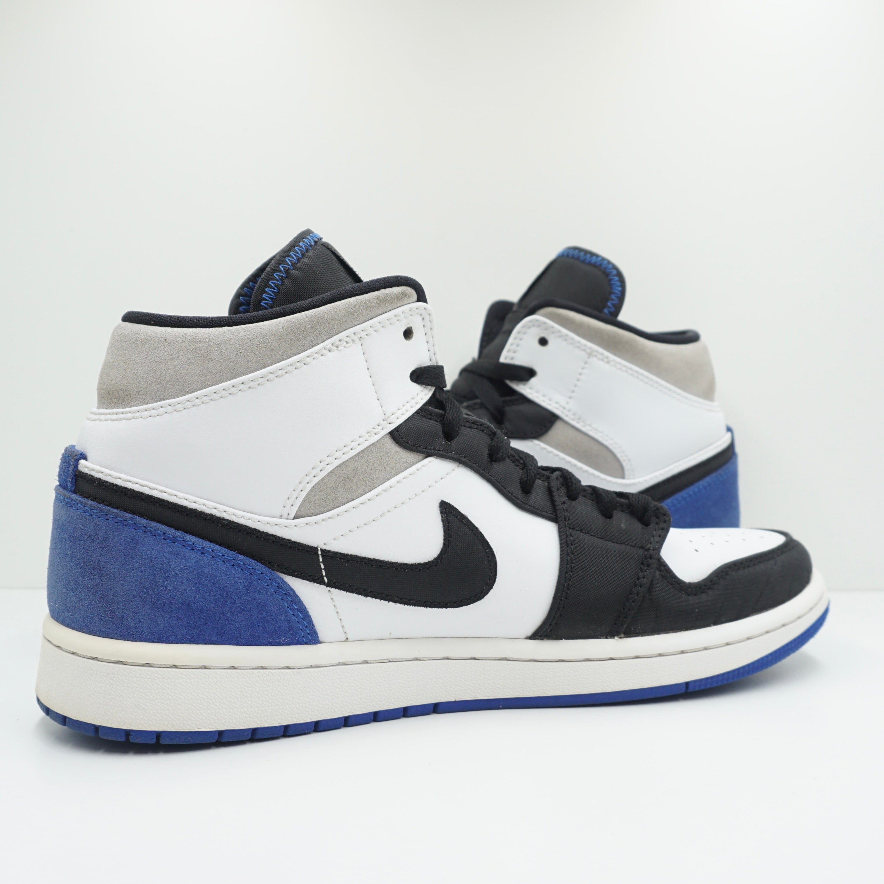 Jordan 1 Mid SE Royal Black Toe