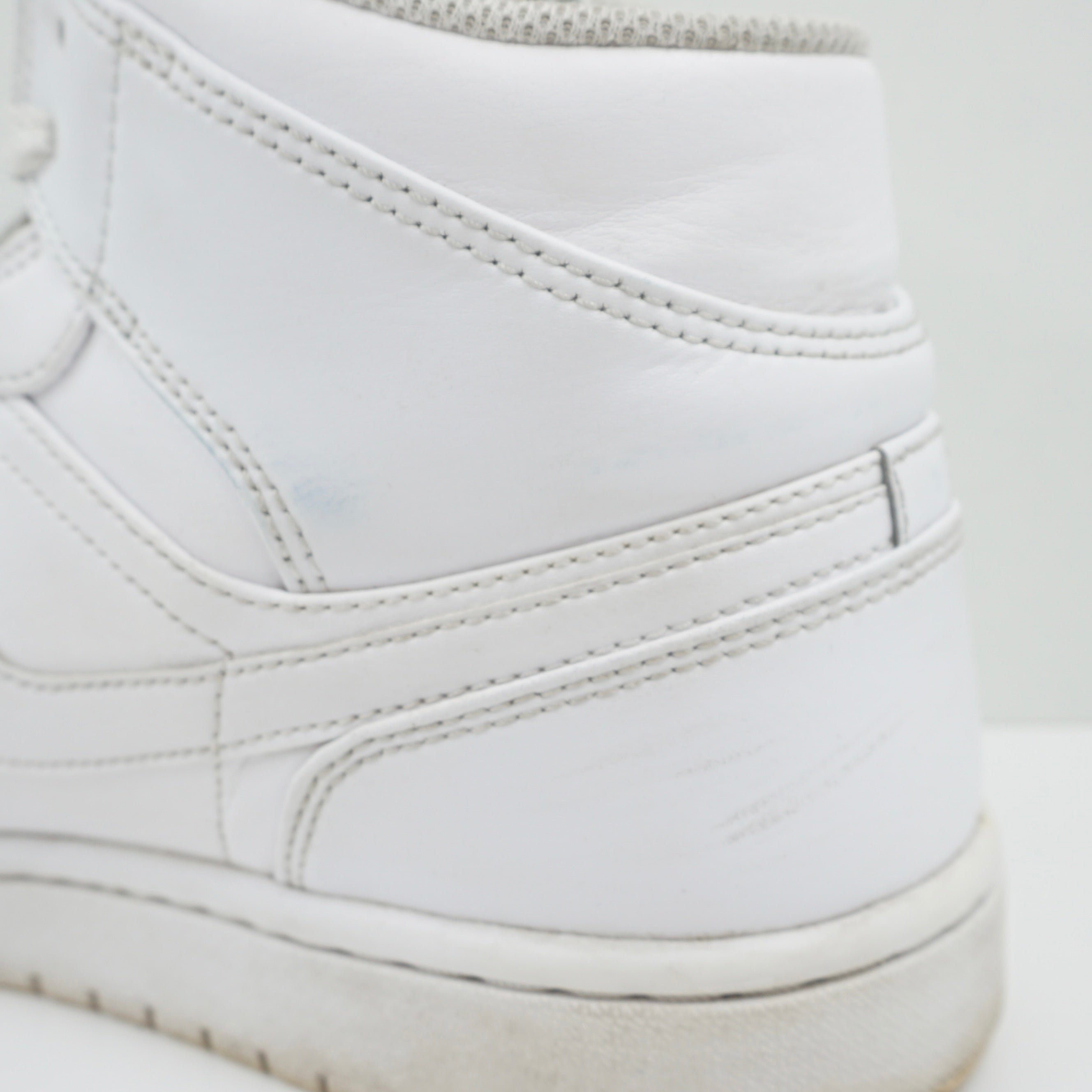 Jordan 1 Mid Triple White (2022/2023)