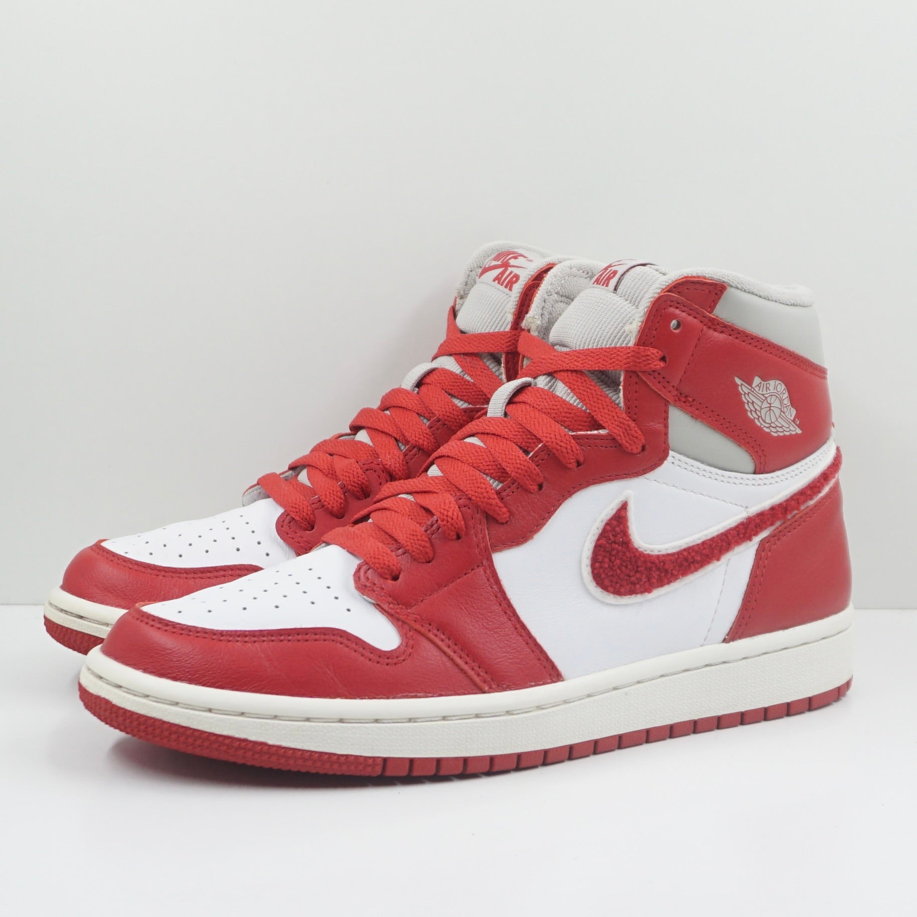 Jordan 1 Retro High OG Varsity Red (W)
