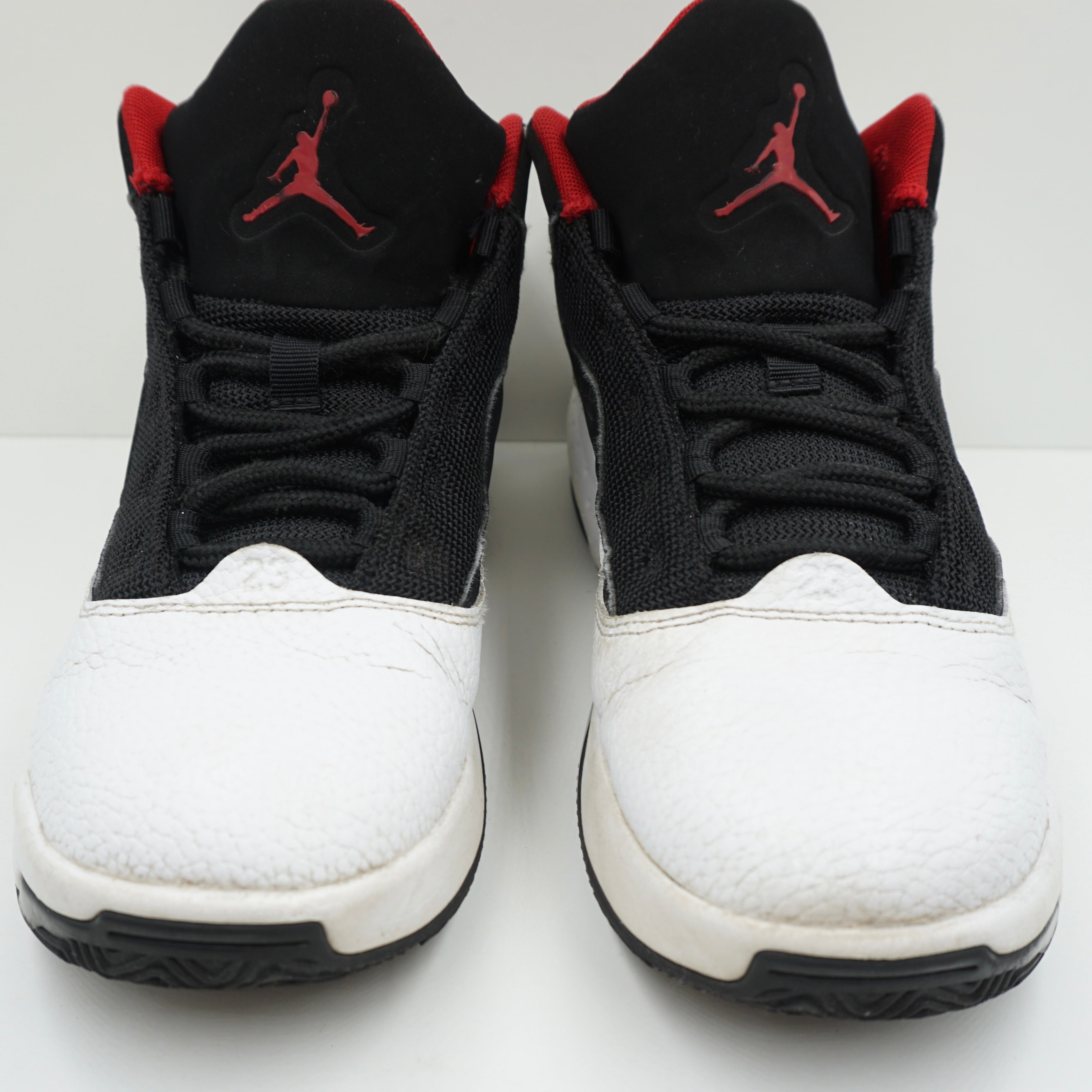 Jordan Max Aura 2 White Gym Red Black (GS)