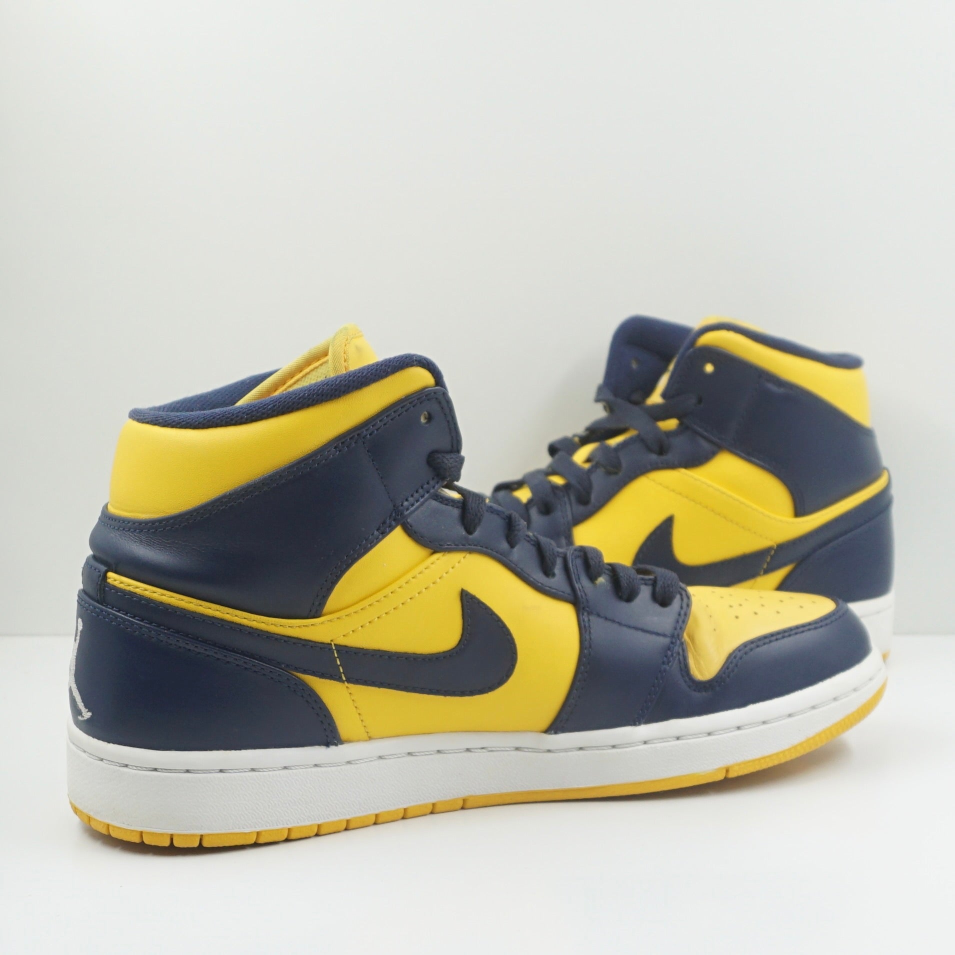 Jordan 1 Mid Michigan