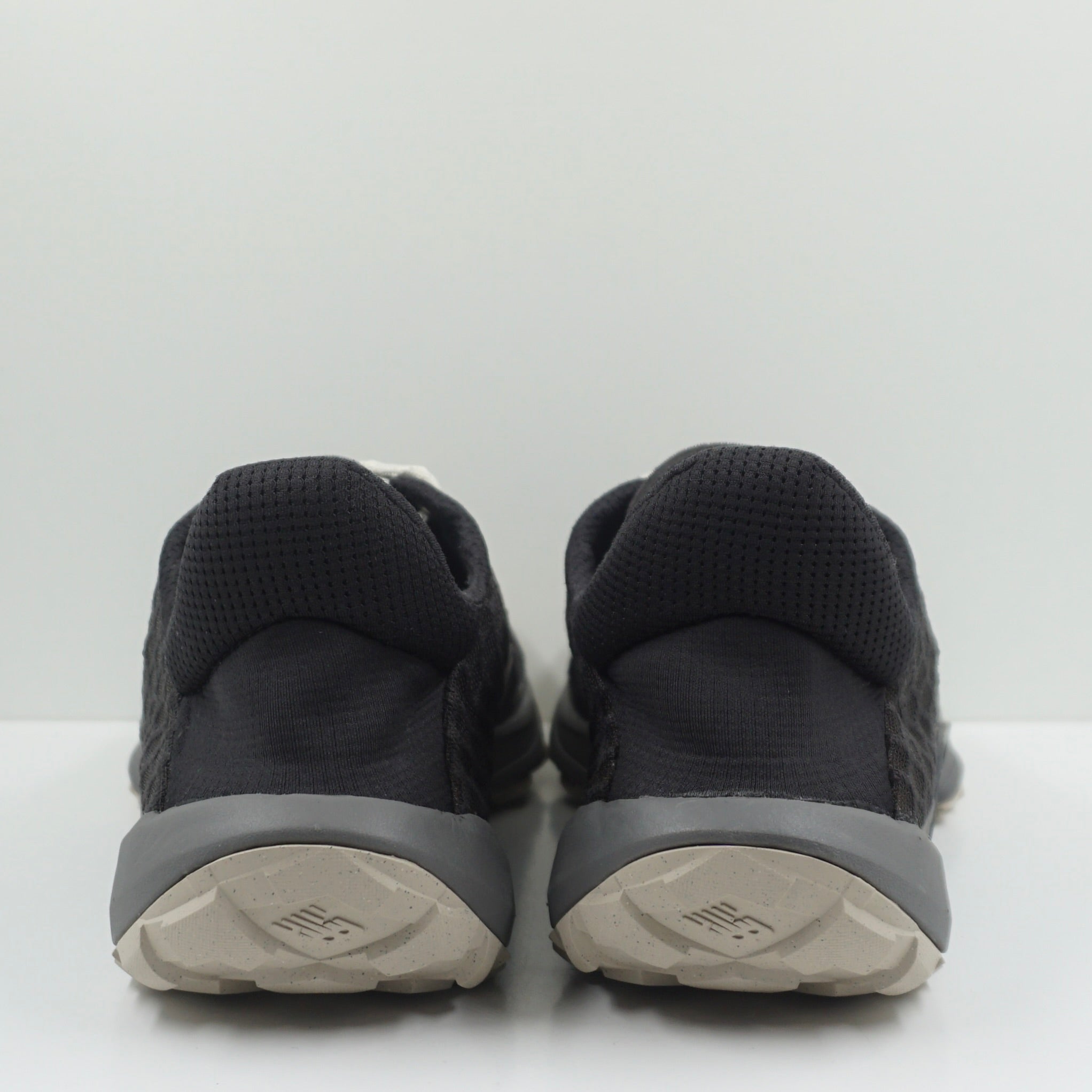 New Balance Minimus Trail Black Tan