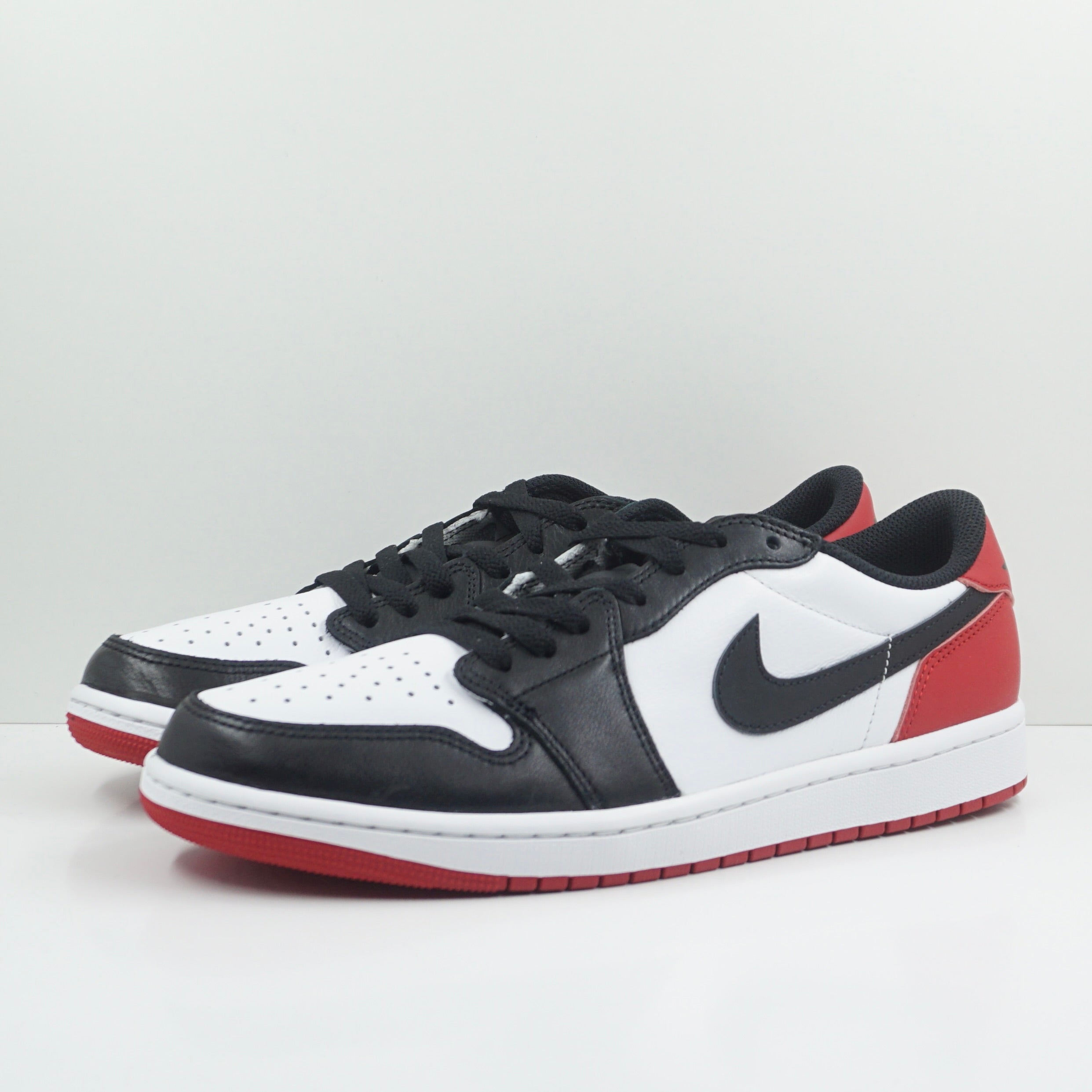 Jordan 1 Retro Low OG Black Toe (2023)