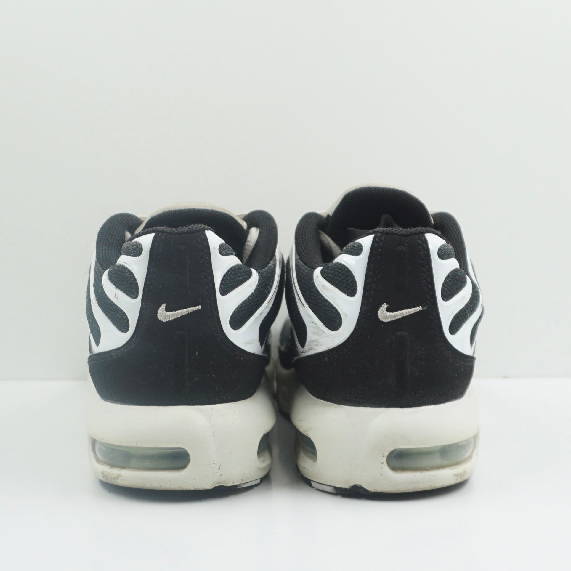 Nike Air Max PlusBlack White Sail Metallic Cool Grey (PS)
