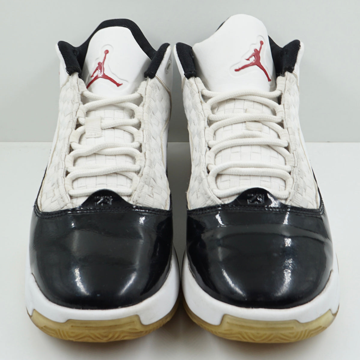 Jordan Max Aura 2 White Black Gym Red