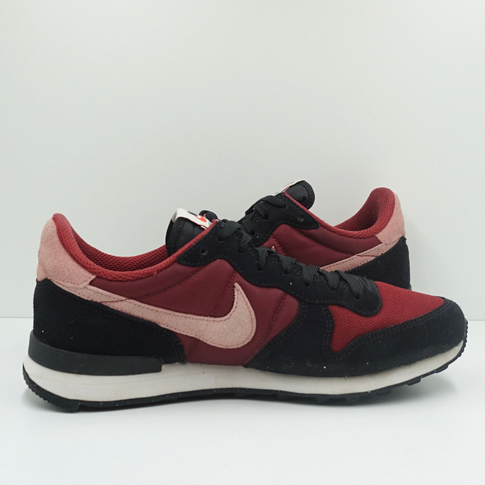 Nike Internationalist Red Black ID (W)