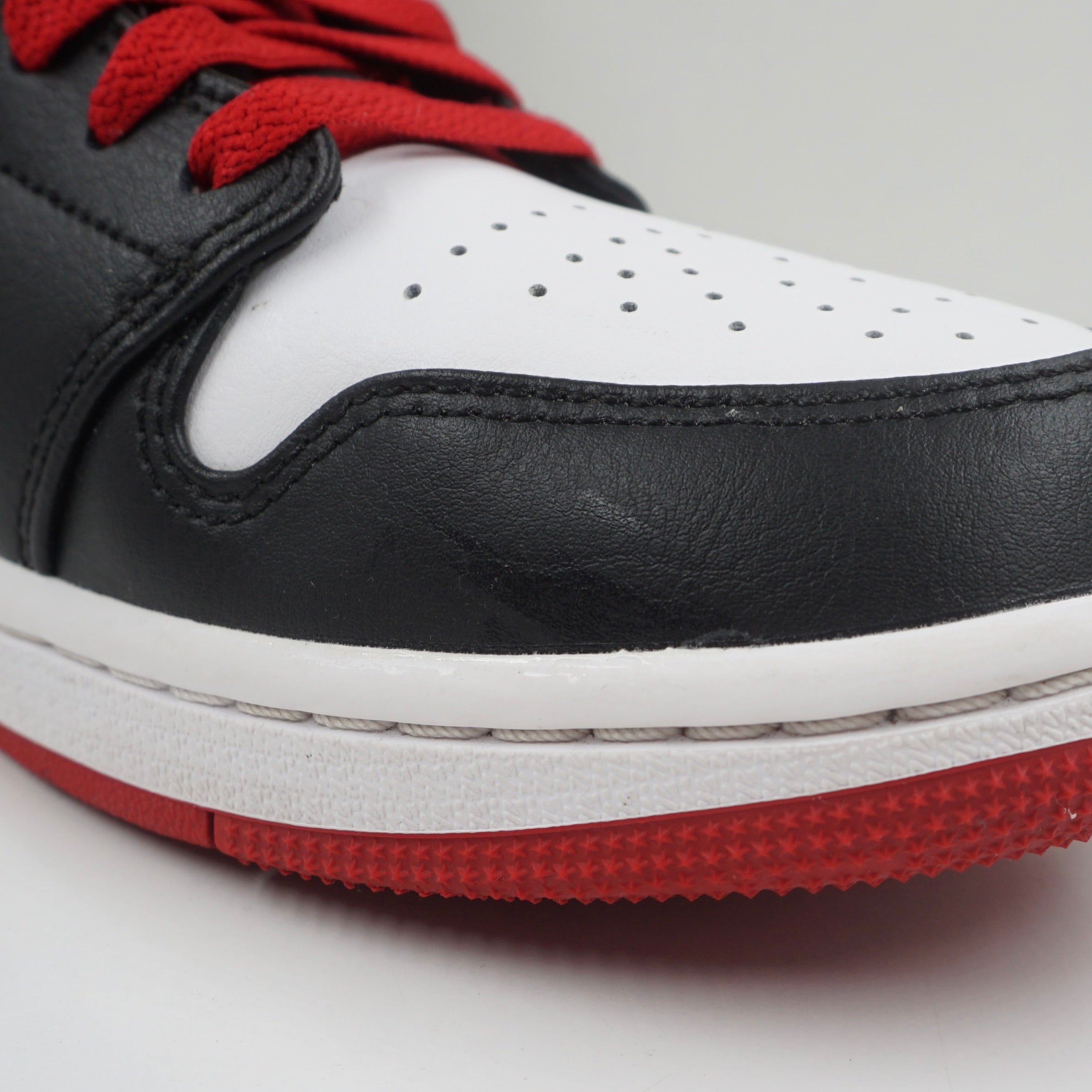 Jordan 1 Mid Gym Red Black Toe