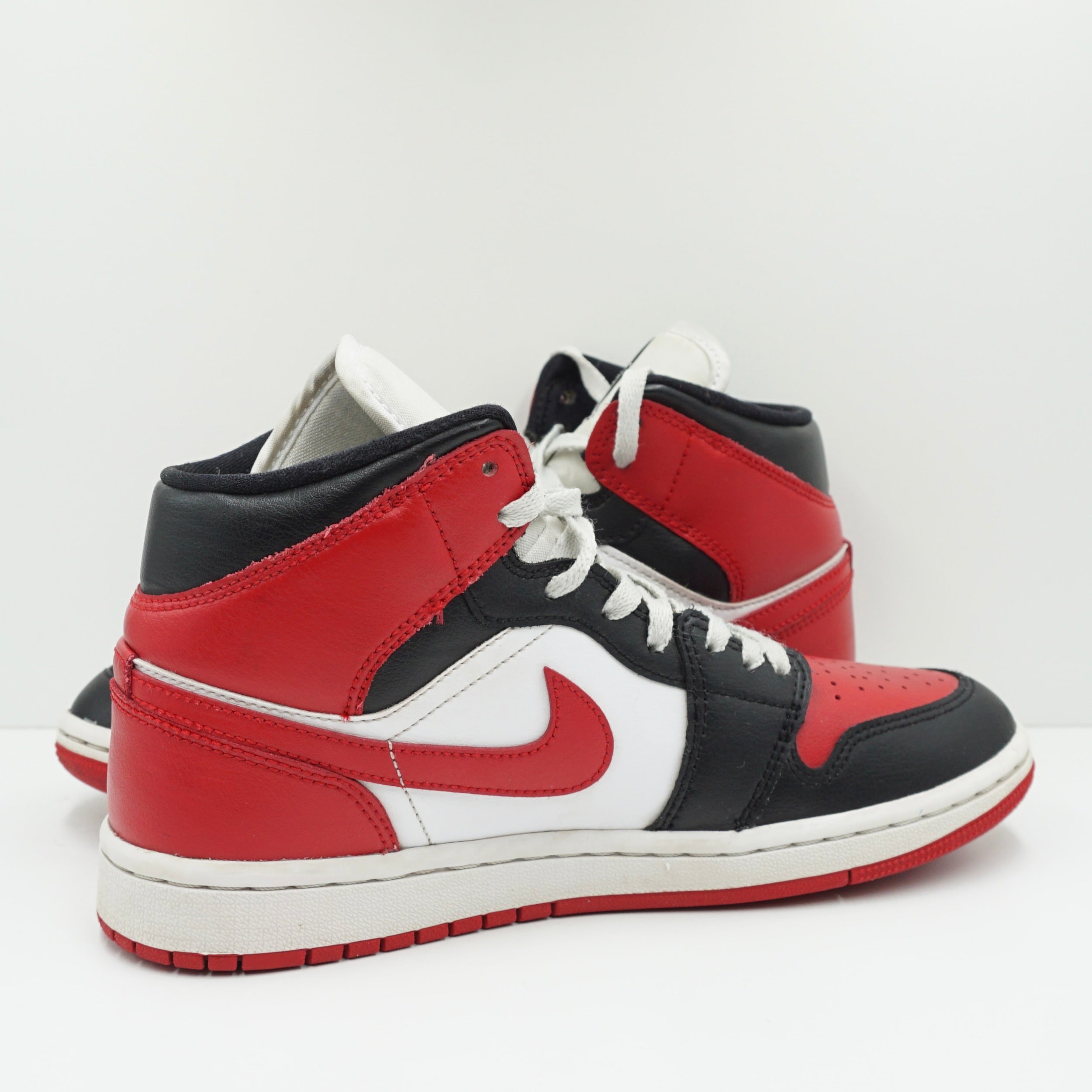 Jordan 1 Mid Alternate Bred Toe (W)