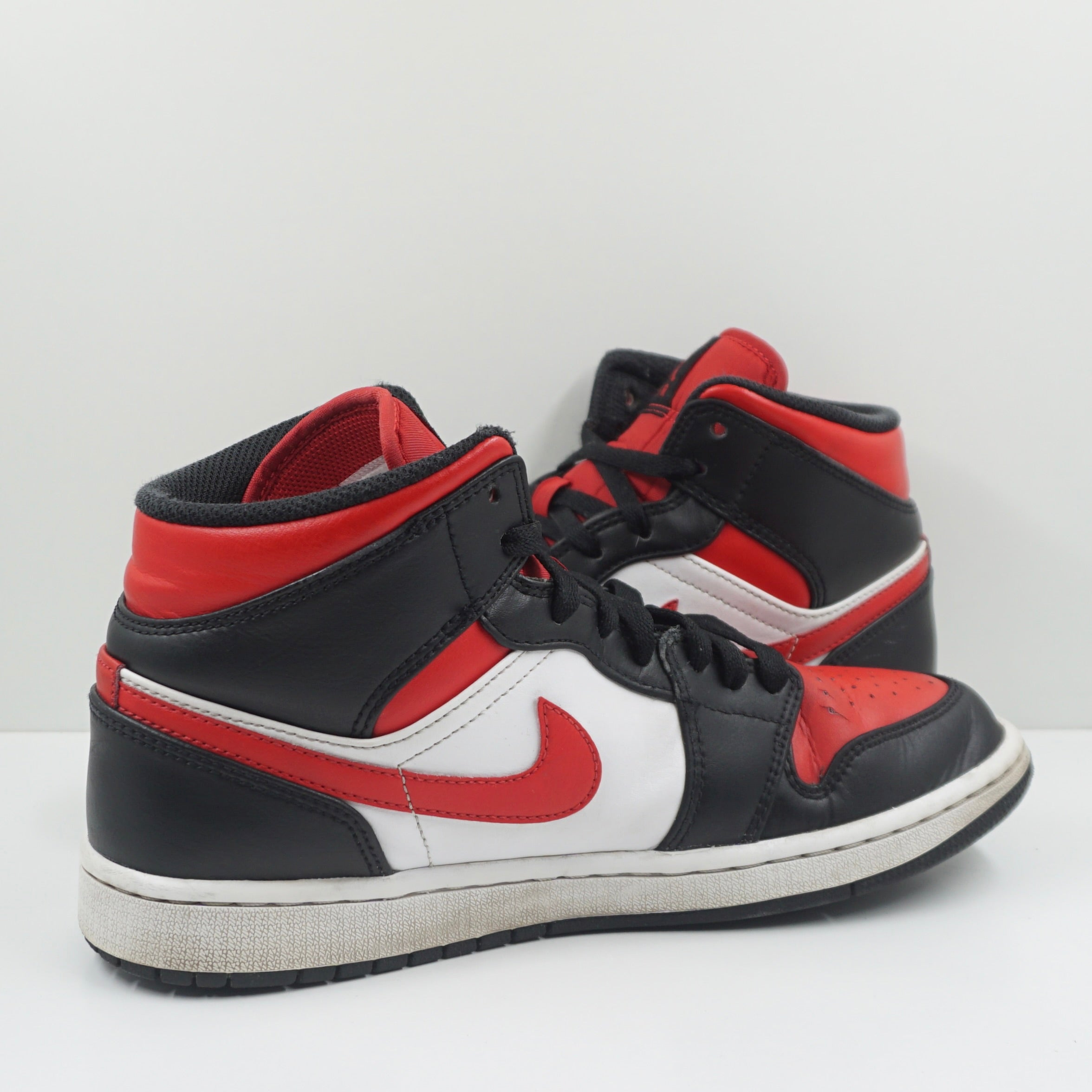 Jordan 1 Mid White Black Red (2022)