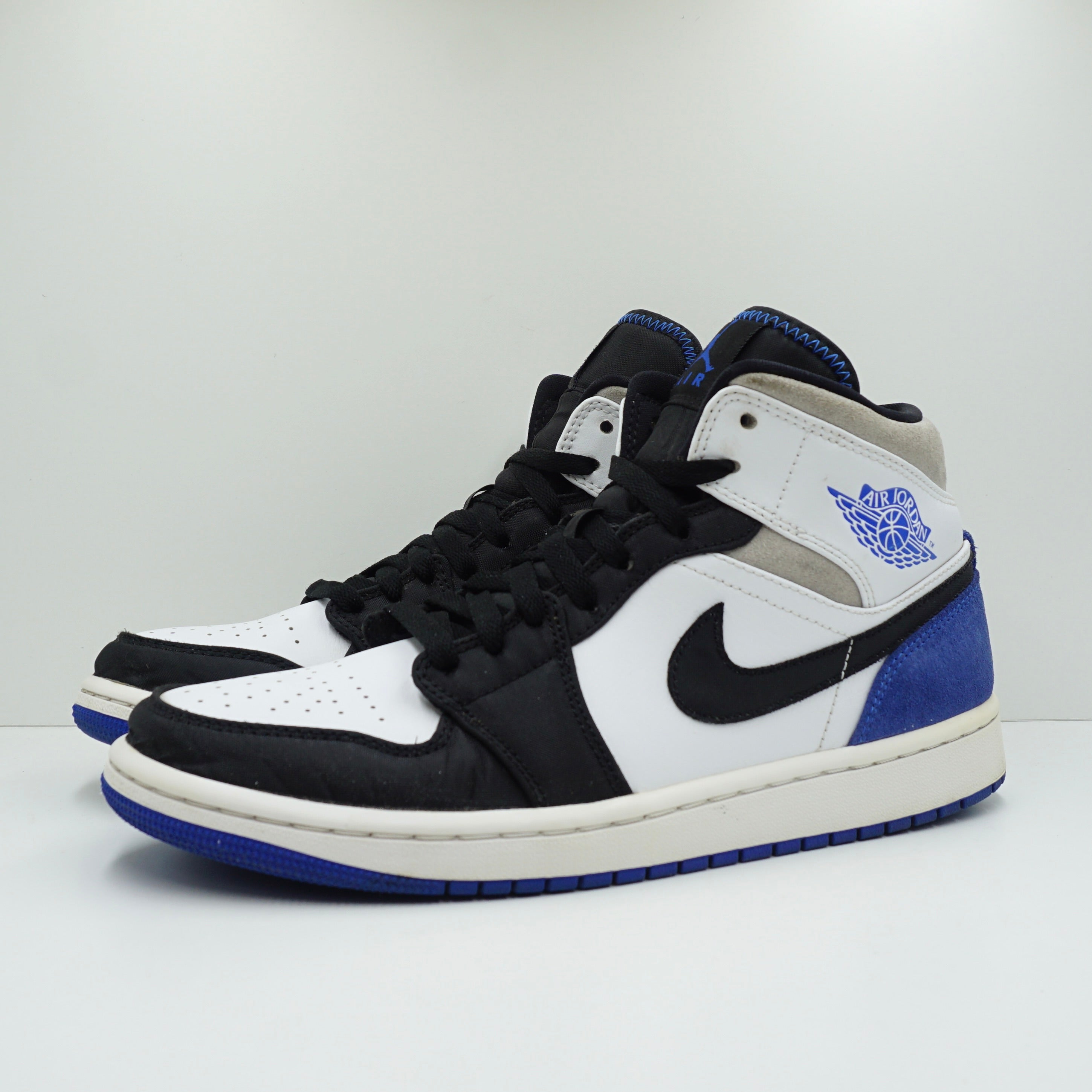 Jordan 1 Mid SE Royal Black Toe