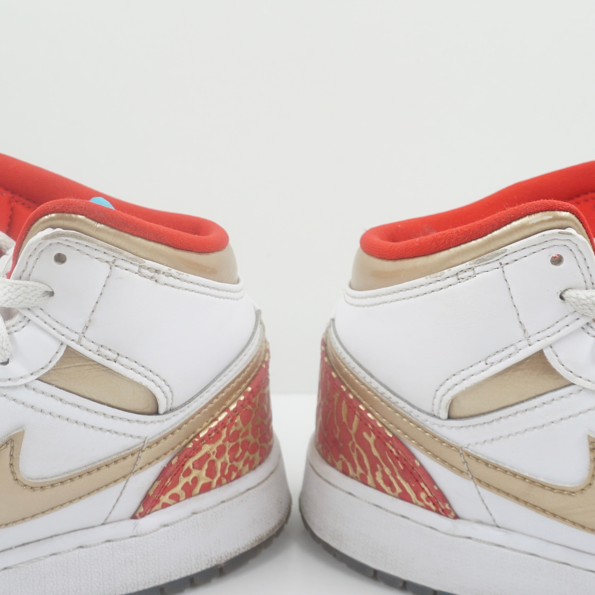 Jordan 1 Mid Sneaker School NC to Chicago (GS)