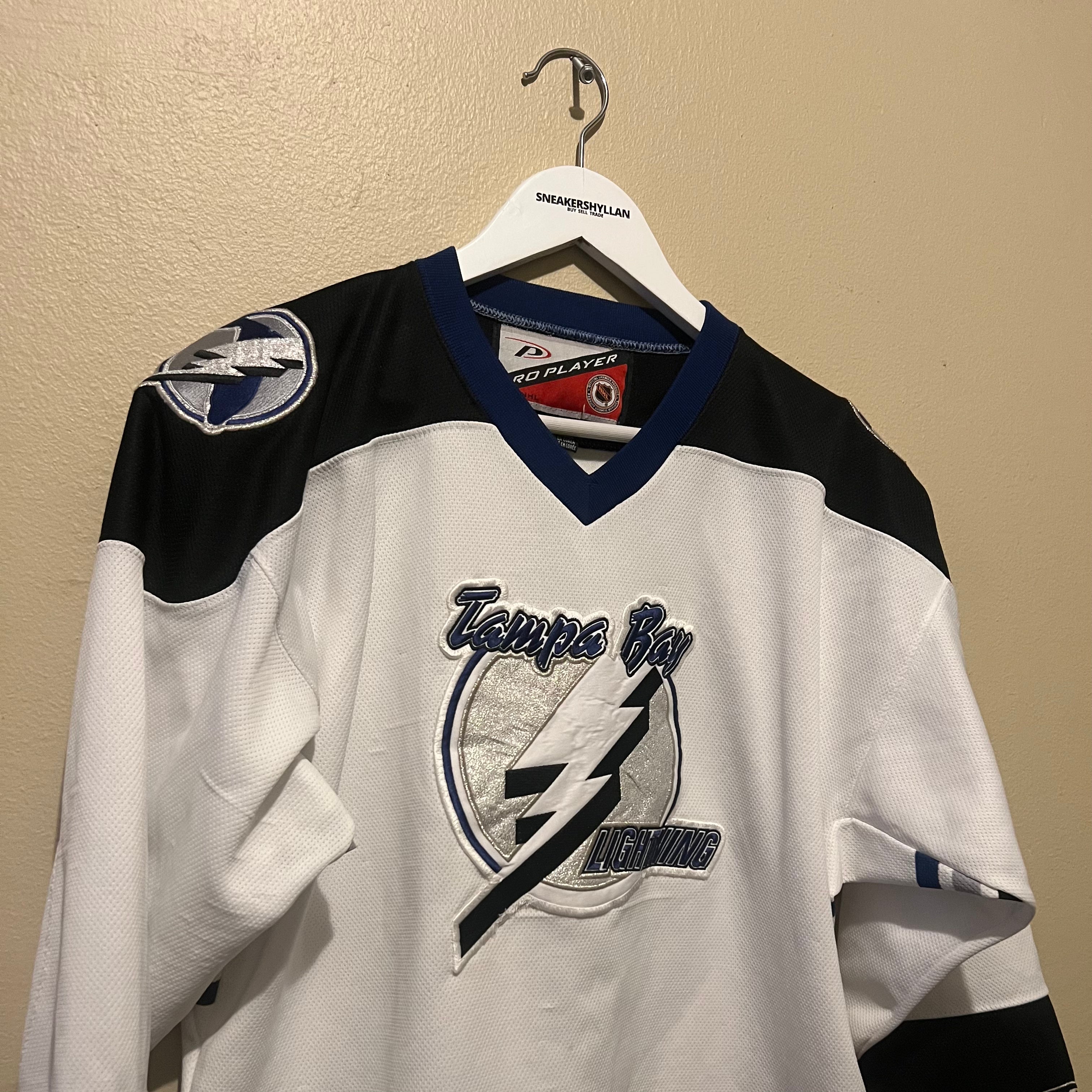 Pro Player Tampa Bay Lightning NHL Jersey (Youth)
