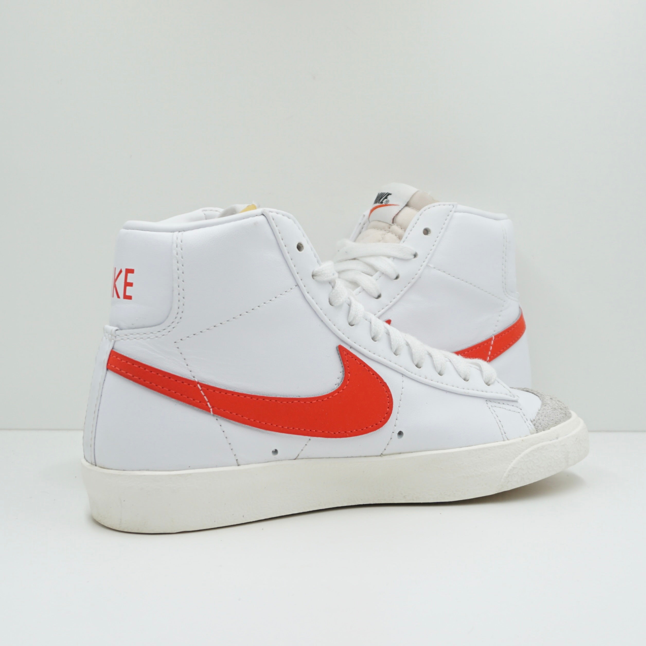 Nike Blazer Mid 77 Vintage White Habanero Red (W)