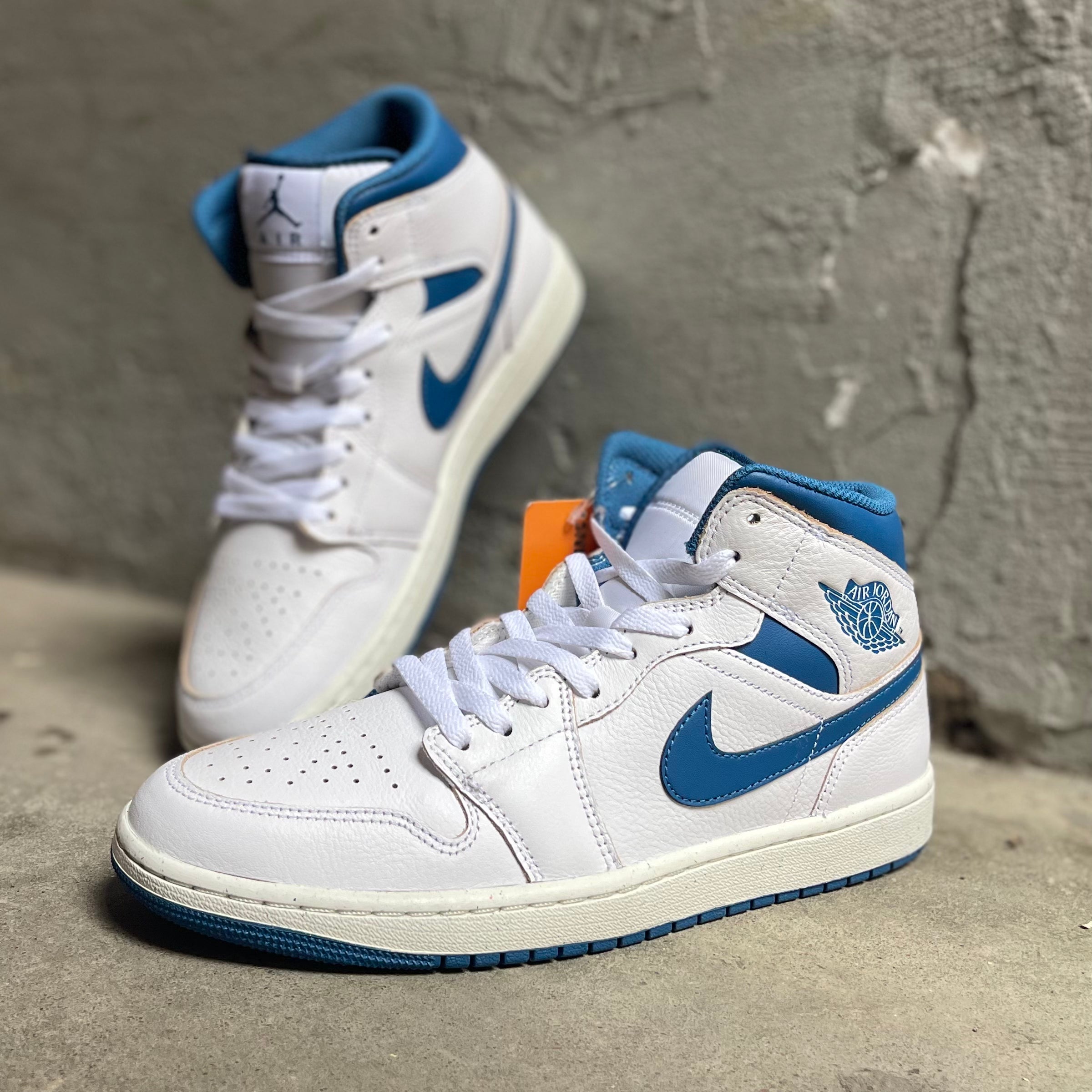 Jordan 1 Mid SE Industrial Blue