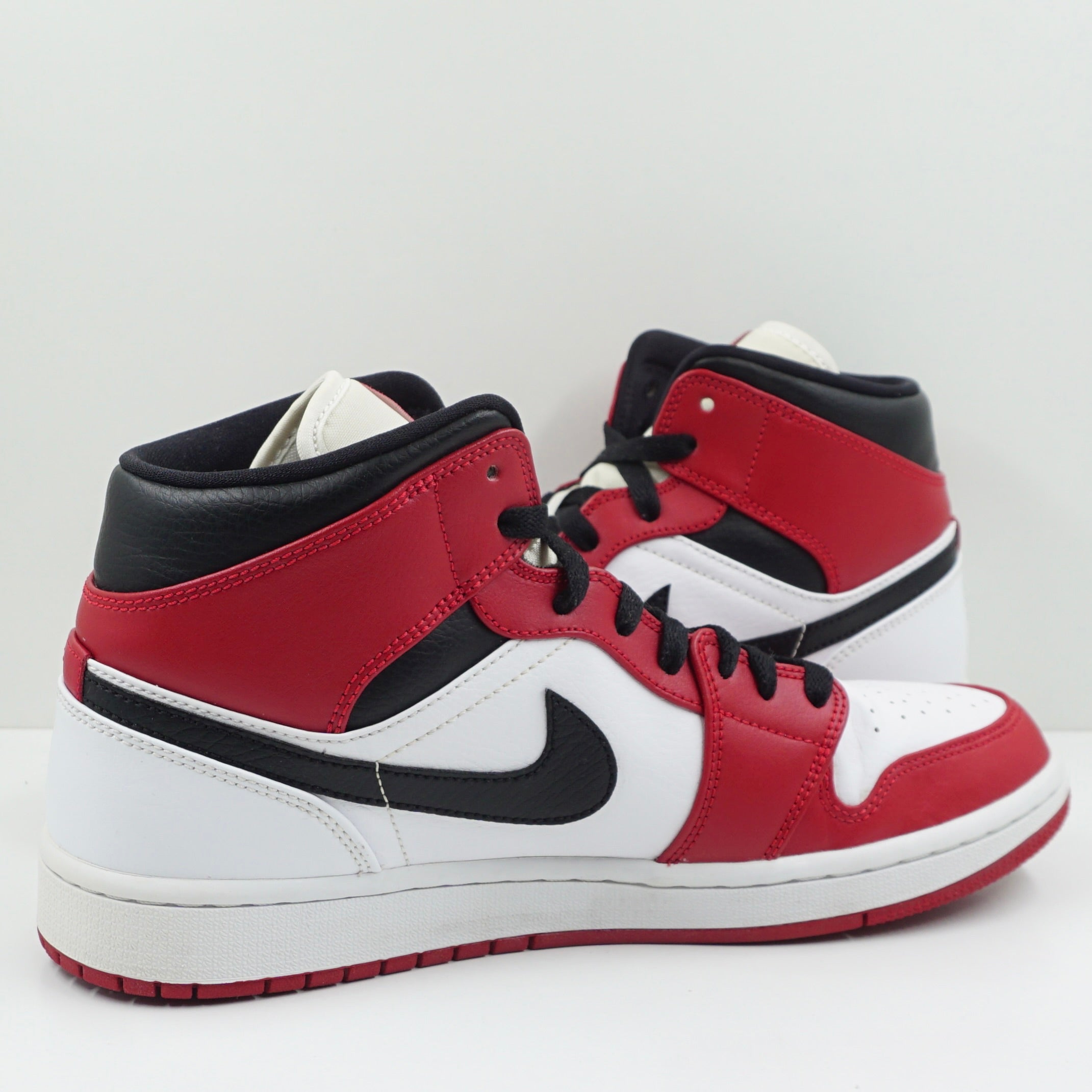 Jordan 1 Mid Chicago (2020)