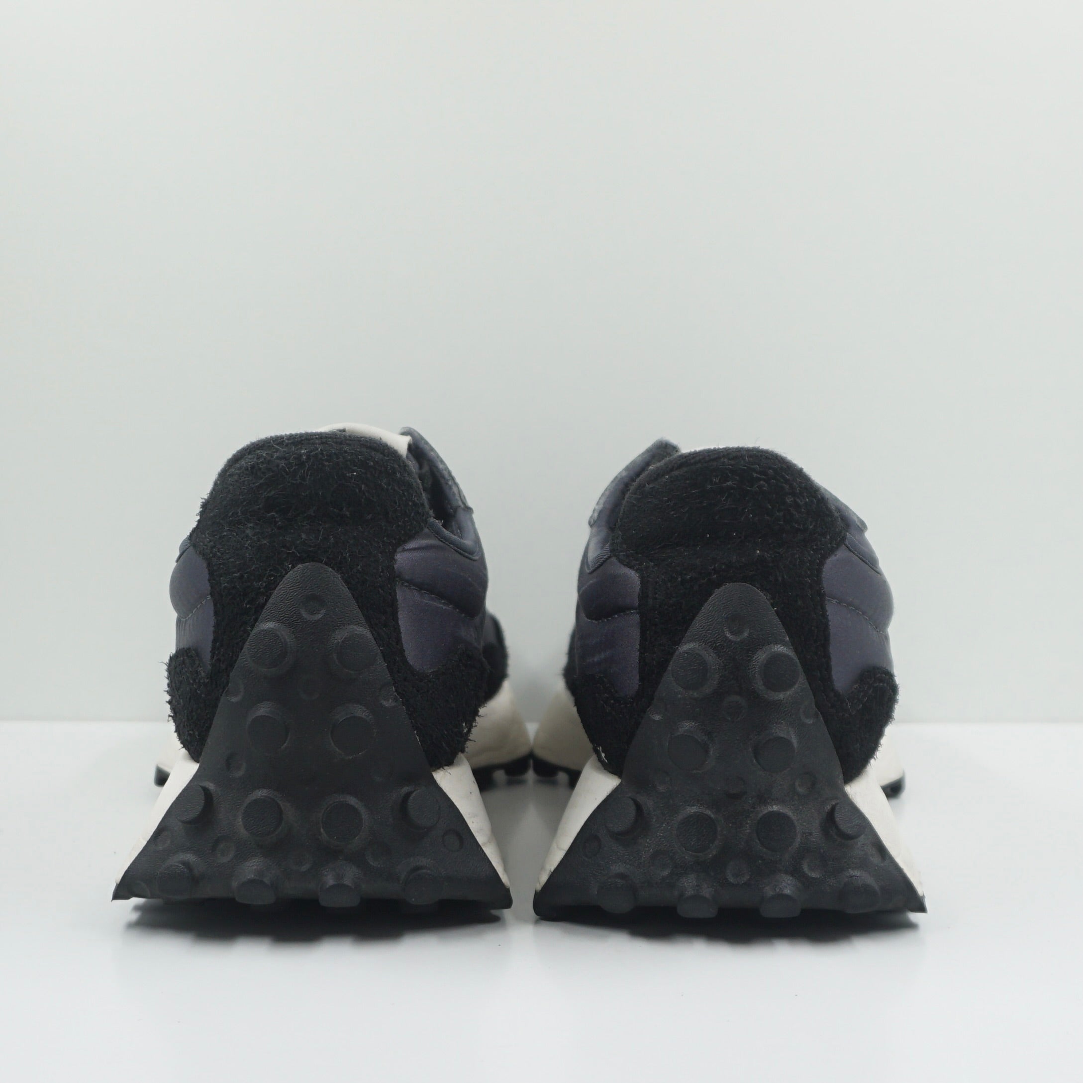 New Balance 327 Black Grey (W)