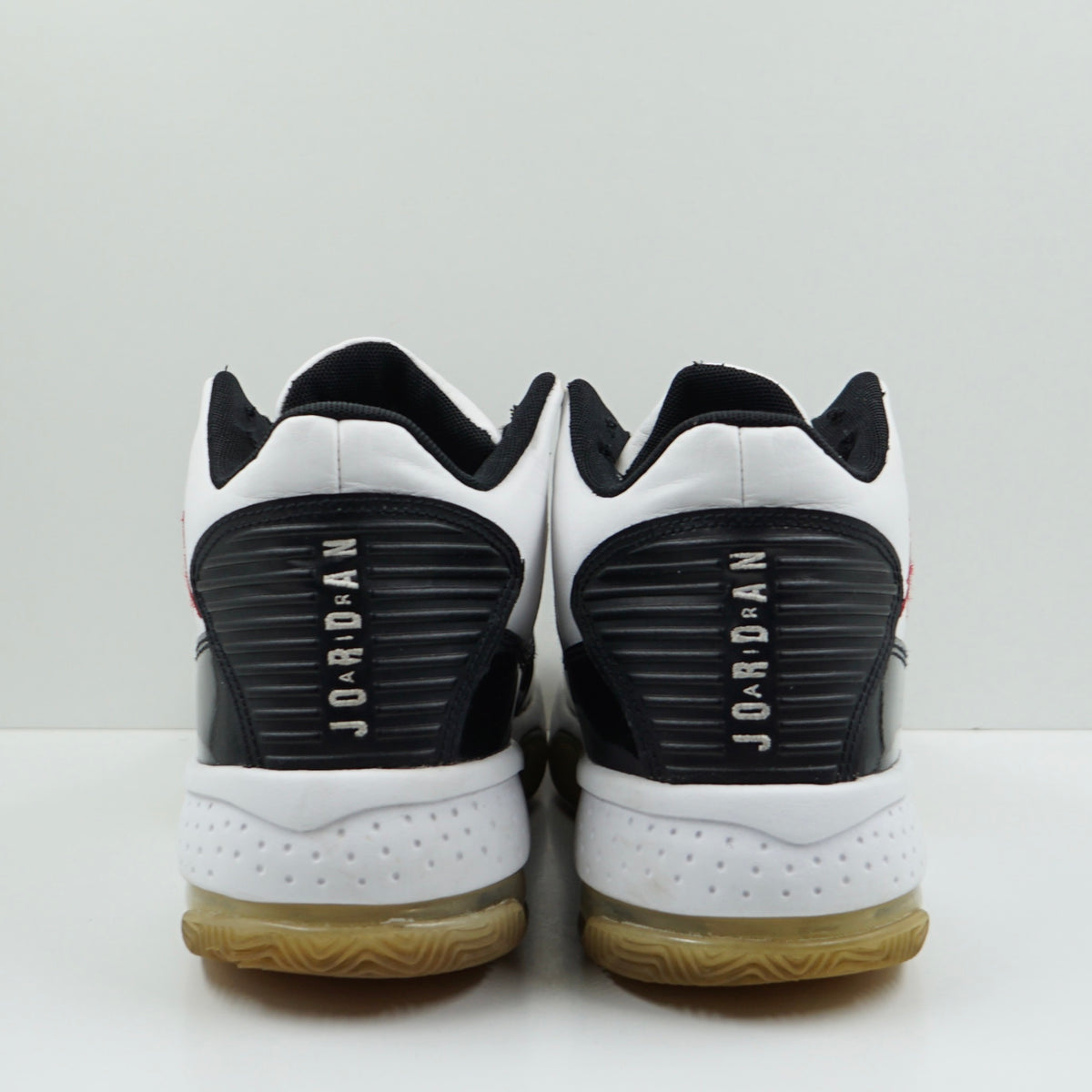 Jordan Max Aura 2 White Black Gym Red