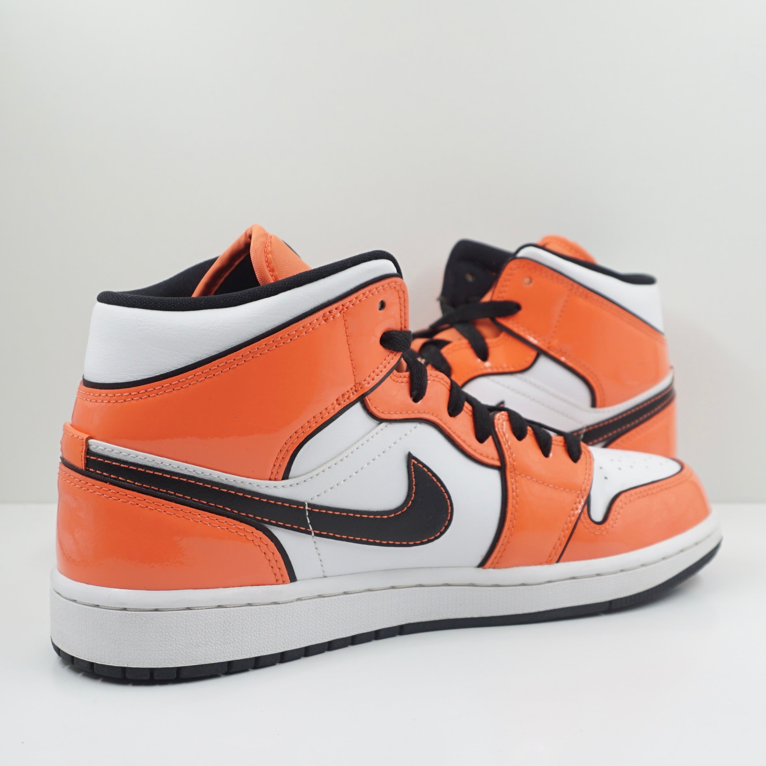 Jordan 1 Mid SE Turf Orange